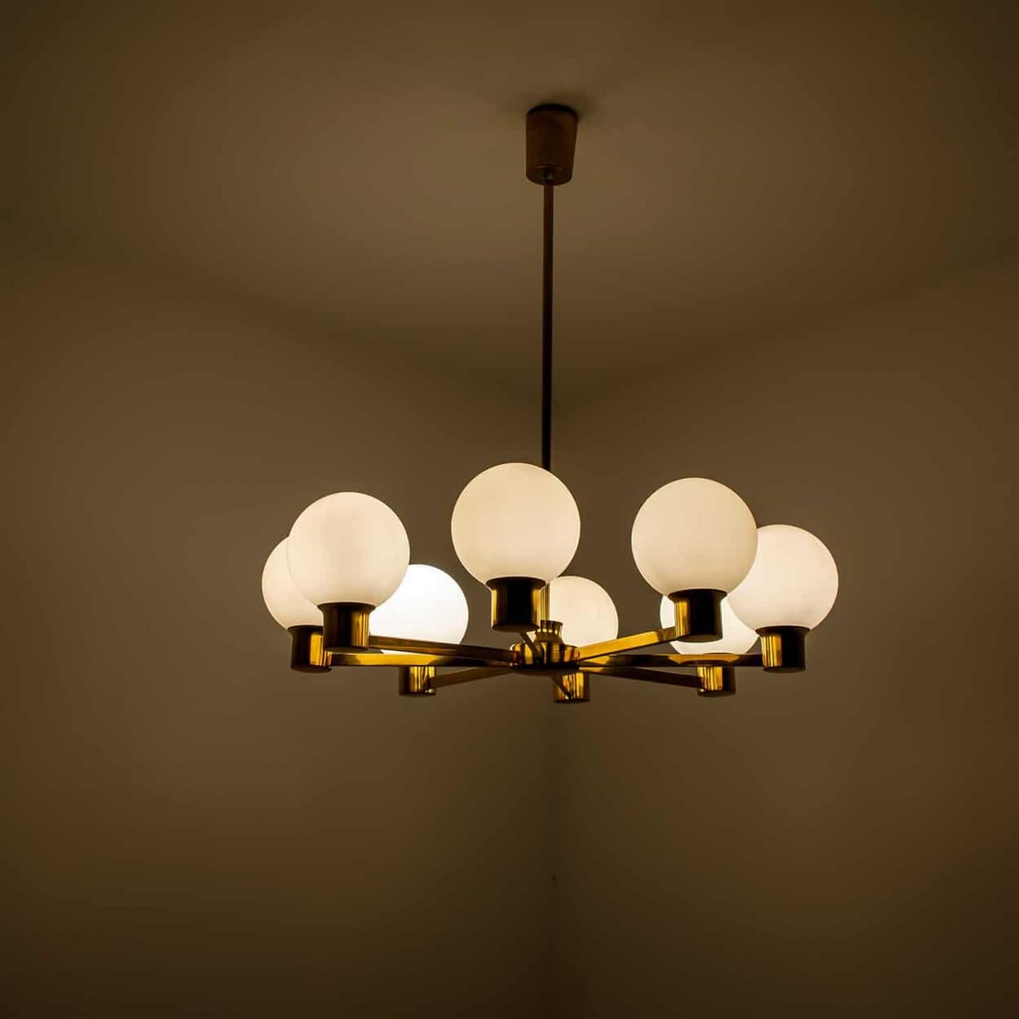 Lustre Molecular Kaiser avec verre opalin soufflé à la main en vente 5