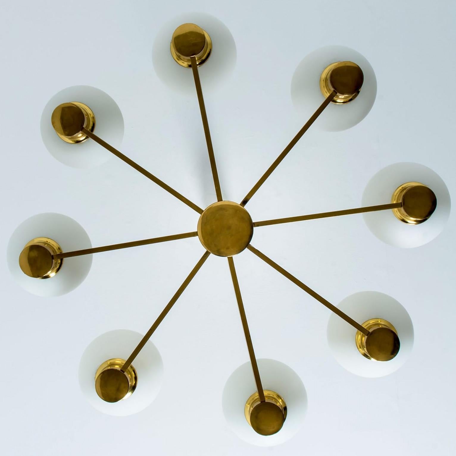 20ième siècle Lustre Molecular Kaiser avec verre opalin soufflé à la main en vente