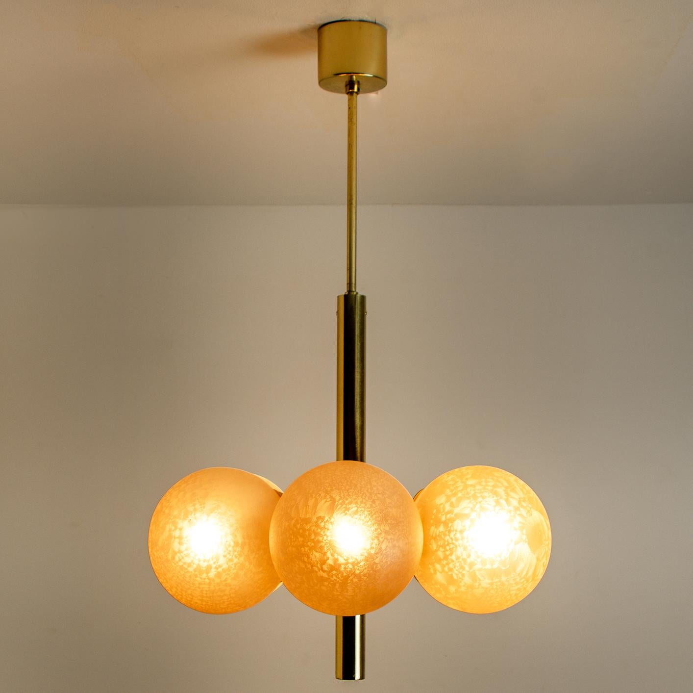 Molecular Chandelier by Kaiser with Six Smoked Hand Blown Glass Globes In Good Condition For Sale In Rijssen, NL