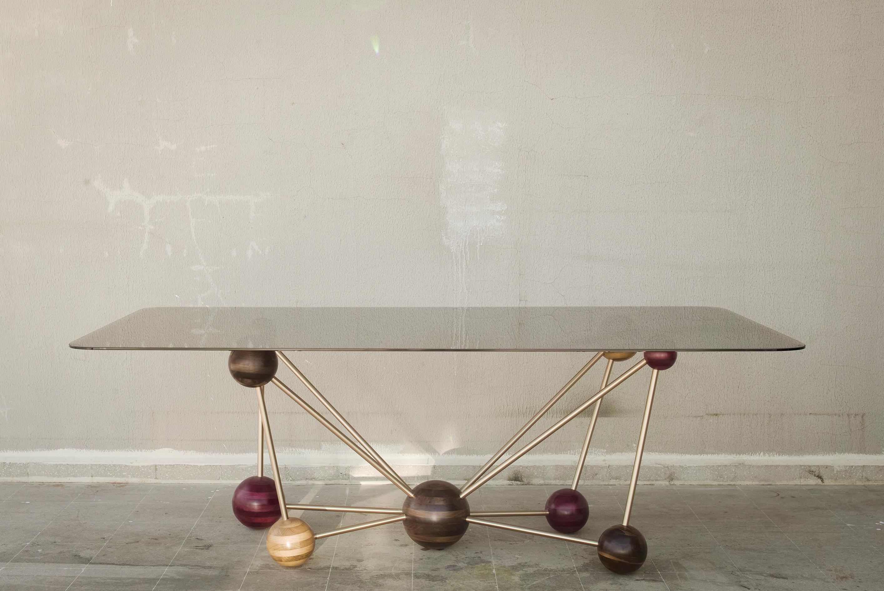 Mid-Century Modern Molecule StudioManda, table de salle à manger, bois, verre fumé et laiton, Liban, 2014 en vente