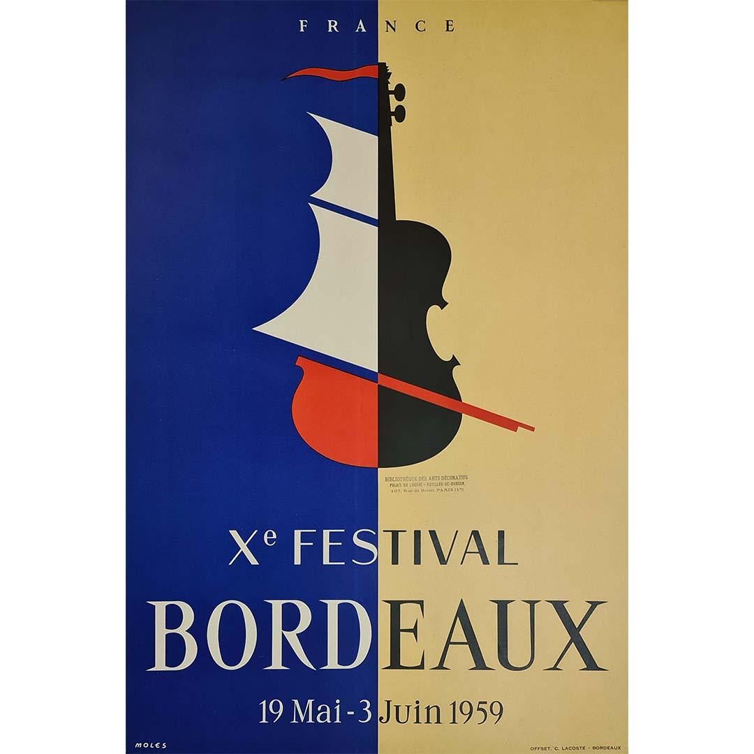 Affiche originale réalisée pour promouvoir la 10e édition de la fête de la musique de Bordeaux de 1959. Elle a été réalisée en 1958 et est signée par l'artiste Artistics.
On peut apprécier le travail de l'artiste qui a su créer une symbiose entre la