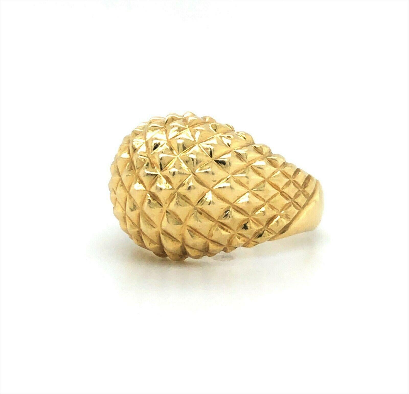 Molina 18k Gelbgold Vintage Pyramide gesteppt Kuppel Ring Größe 6,25

Zustand:  Ausgezeichneter Zustand, professionell gereinigt und poliert
Metall:  18k Gold (markiert und professionell getestet)
Gewicht:  7.9g
Gesichtsbreite:  14mm
Breite des