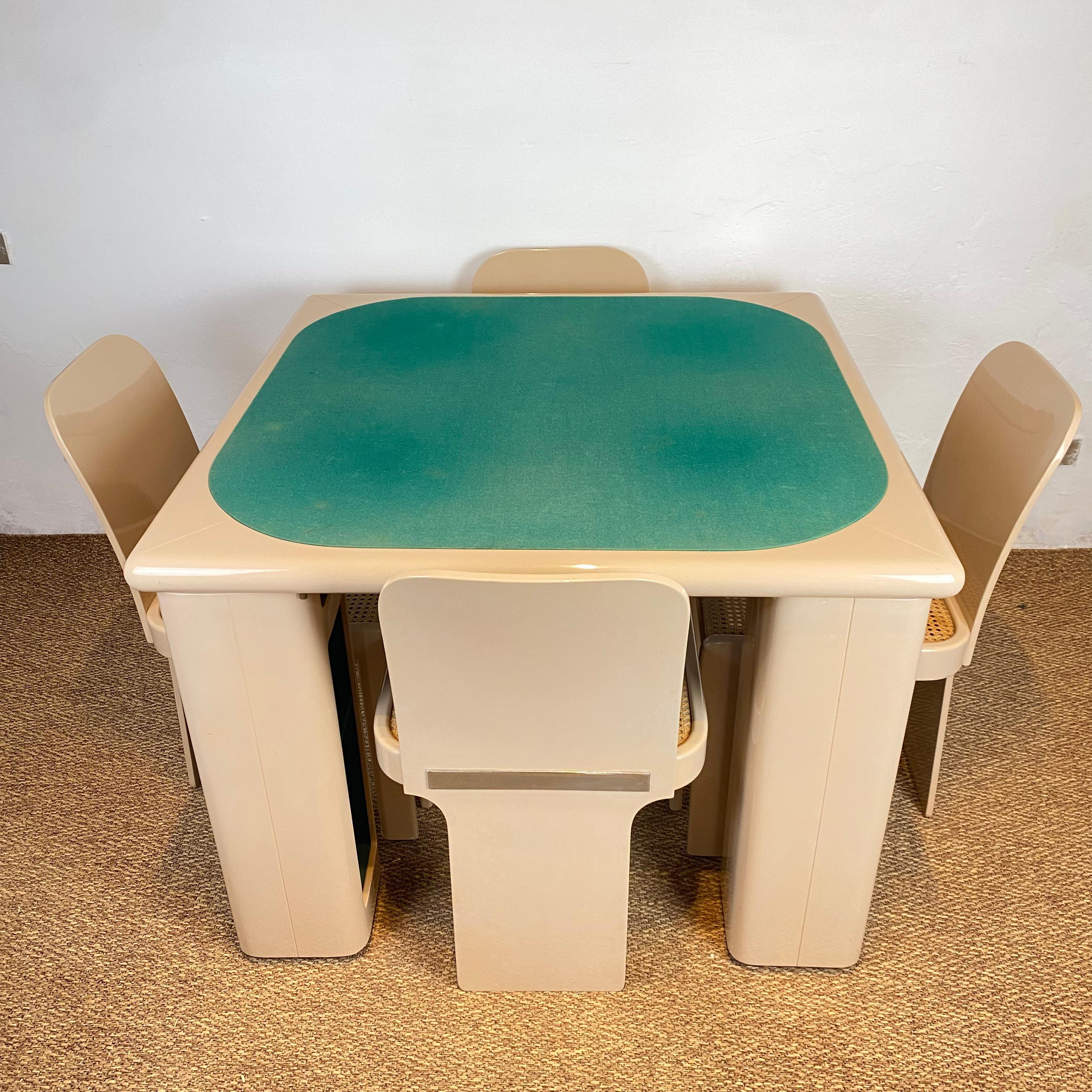 Superb and very rare set designed by Pierluigi Molinari and produced by Pozzi in Italy in the 70s, purchased exactly 48 years ago.

The set is in perfect vintage condition, complete with chairs and with the peculiarity of the legs that rotate,