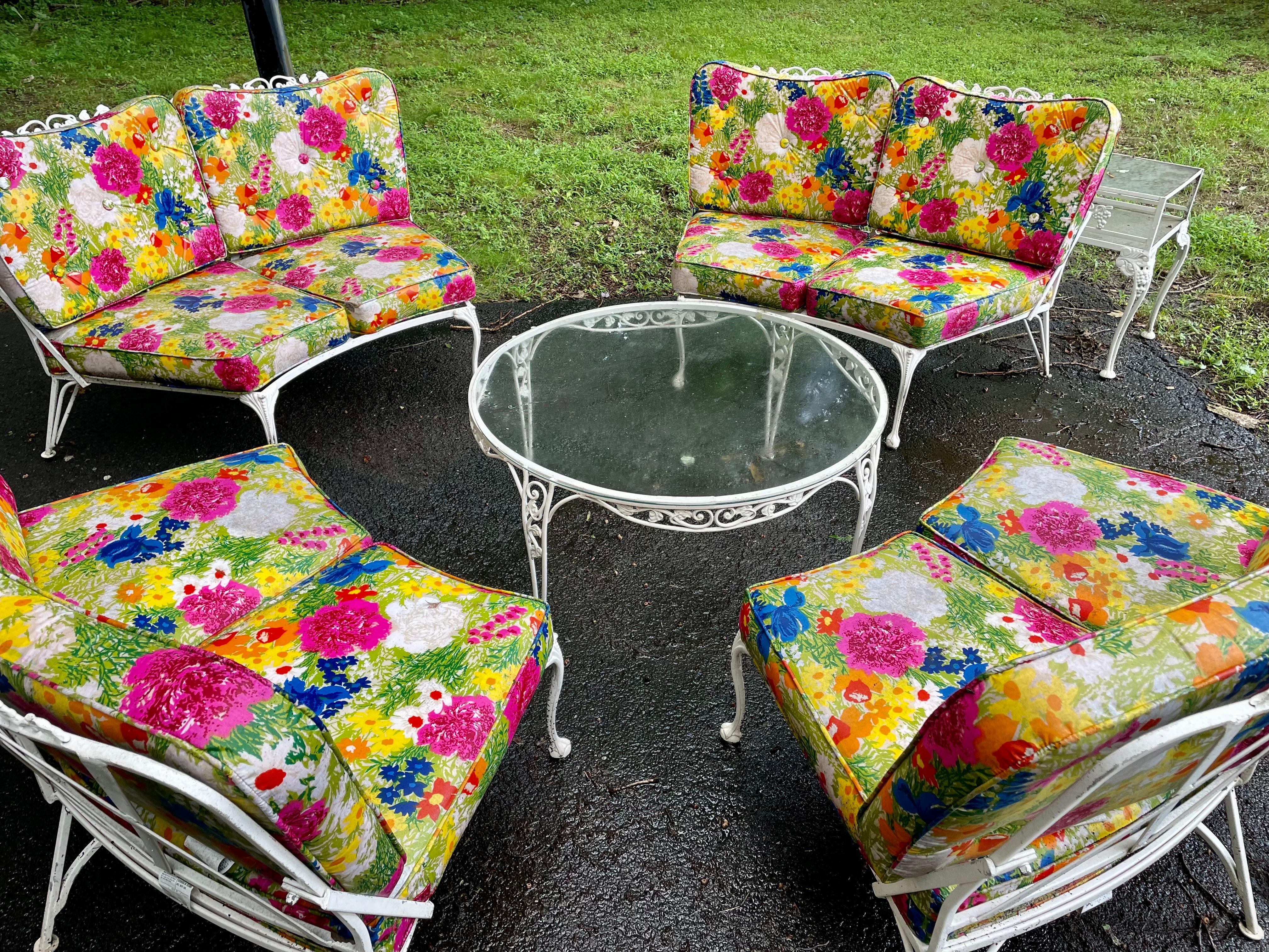 Molla Brand Victorian Inspired Aluminum Vintage Outdoor Patio Furniture Set In Good Condition In Stamford, CT