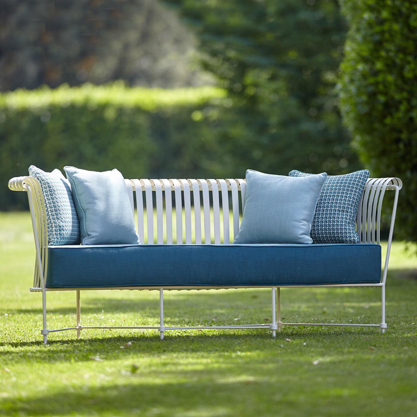 Acier Canapé d'extérieur Molle en tissu bleu ciel et acier blanc Officina Ciani en vente