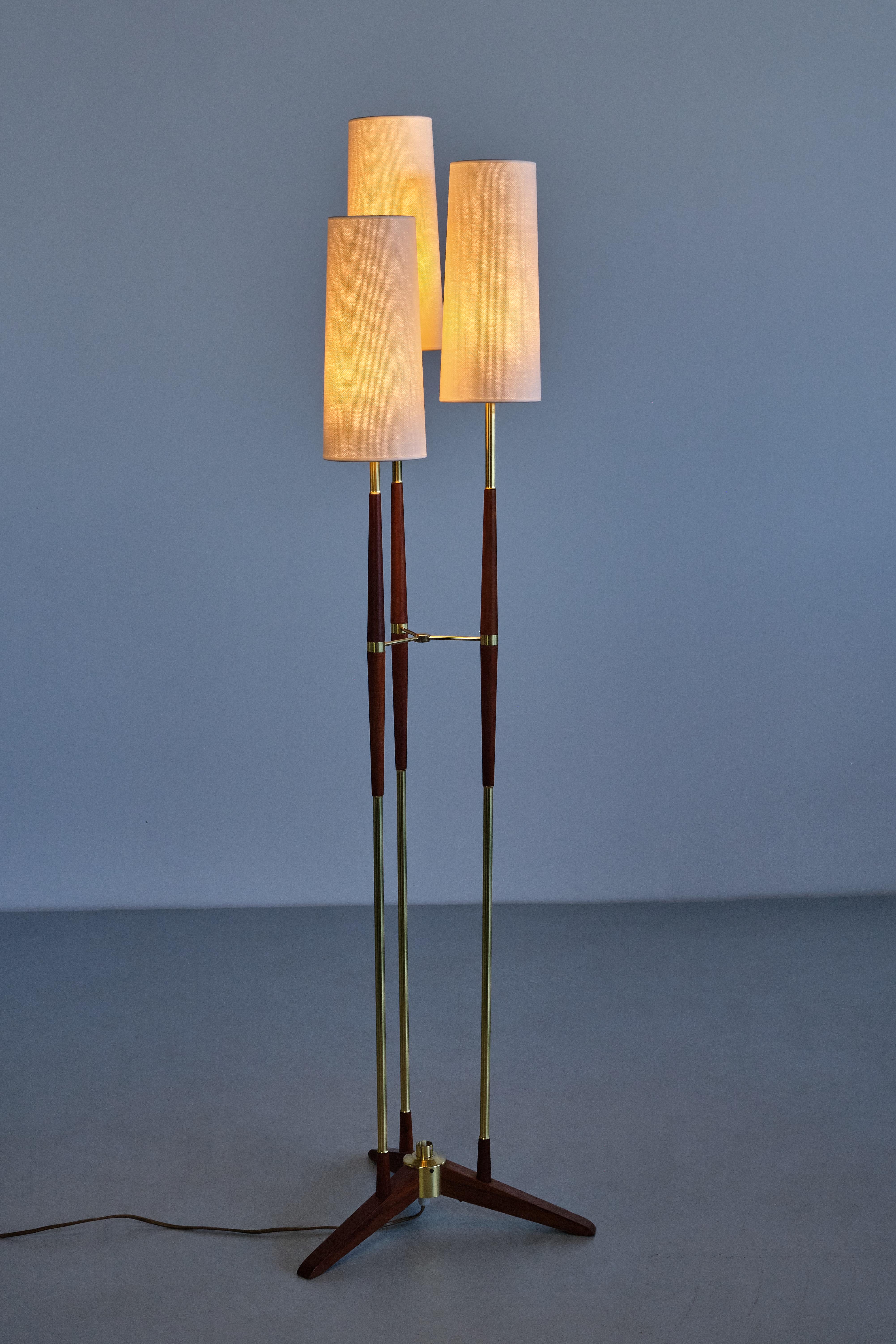 Möller Armatur Three Arm Floor Lamp in Teak and Metal, Eskiltuna, Sweden, 1950s In Good Condition In The Hague, NL