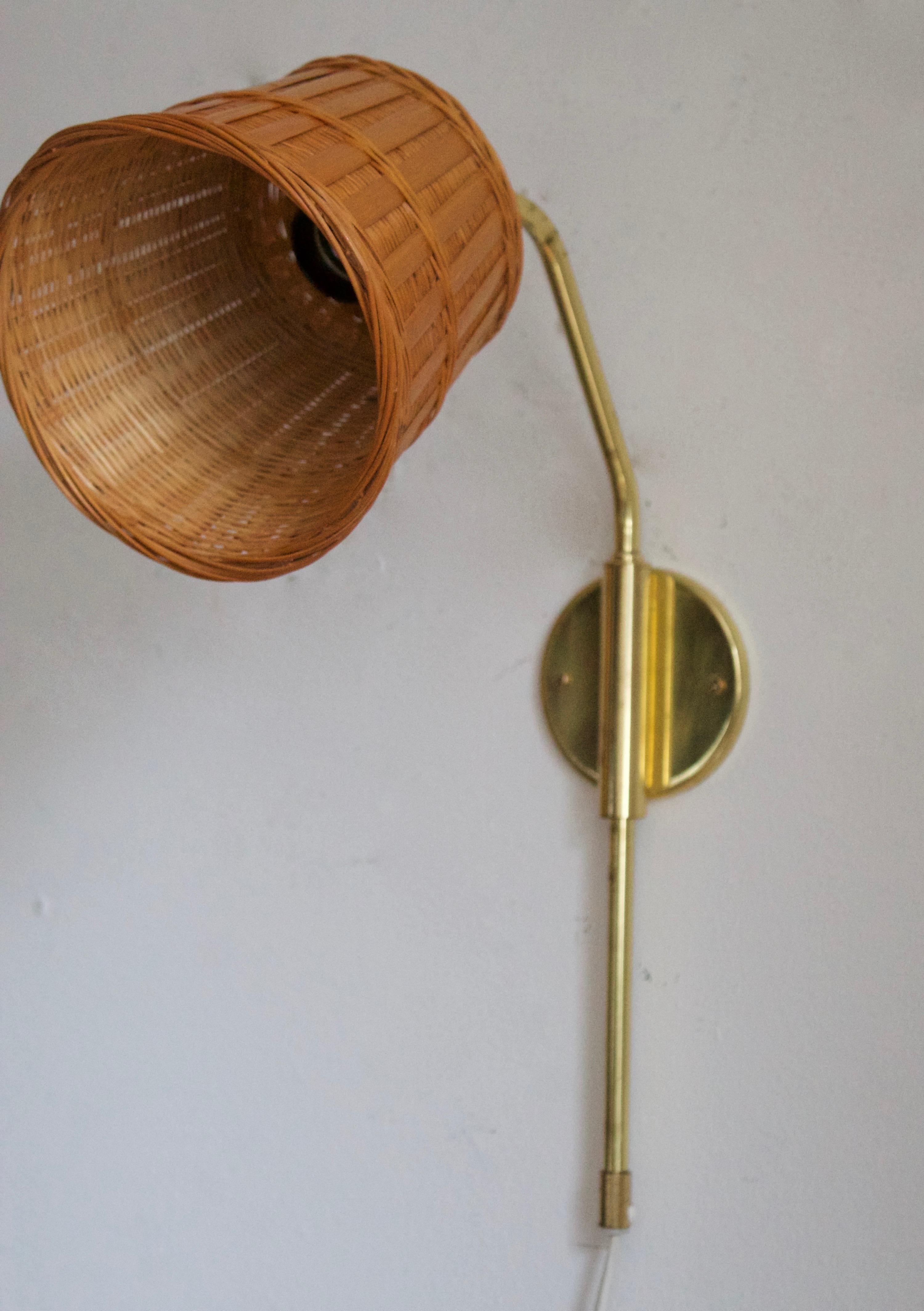 Swedish Möllers Armatur Elektriska, Adjustable Wall light, Brass, Rattan, Sweden, 1960s