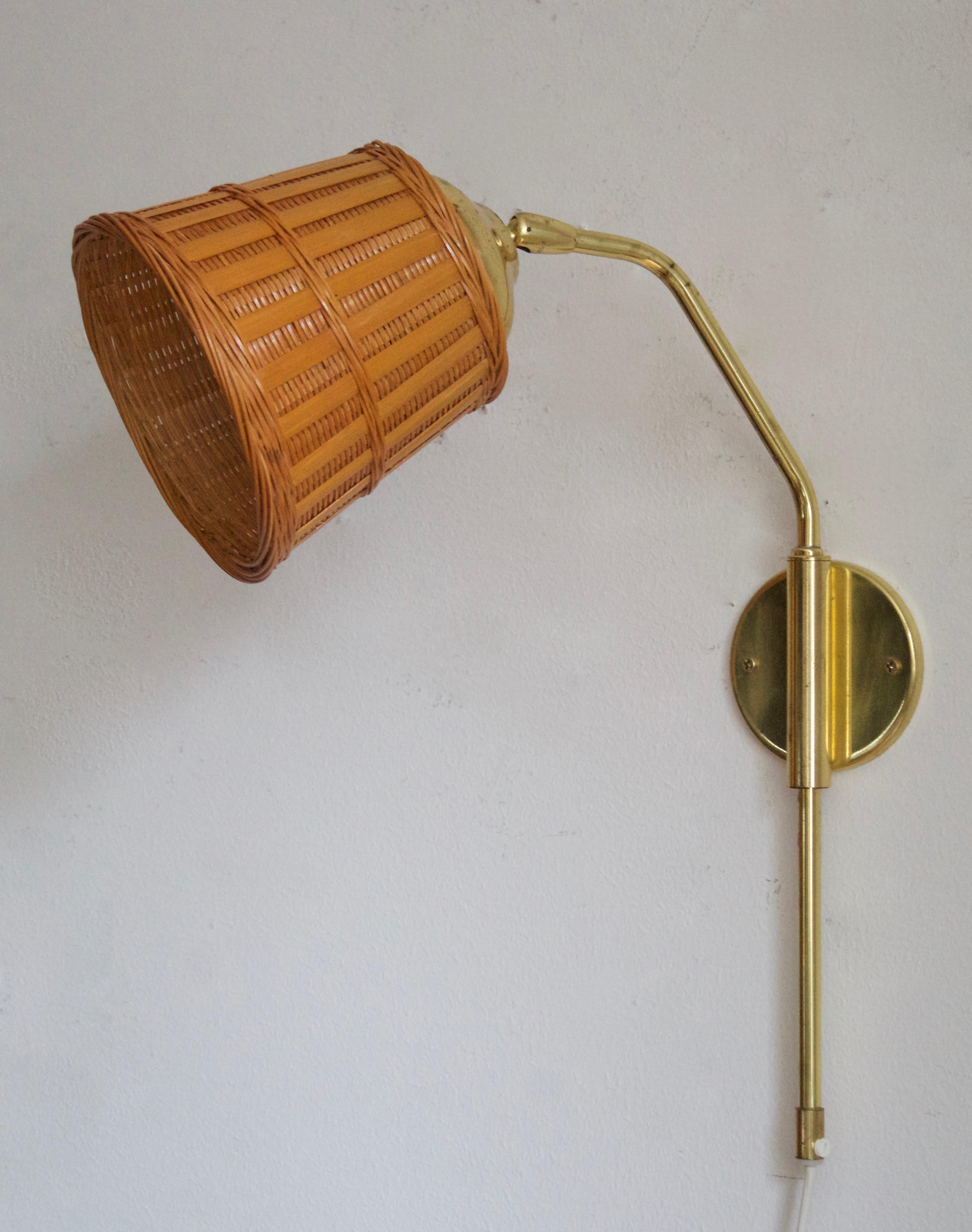 Möllers Armatur Elektriska, Adjustable Wall light, Brass, Rattan, Sweden, 1960s In Good Condition In High Point, NC