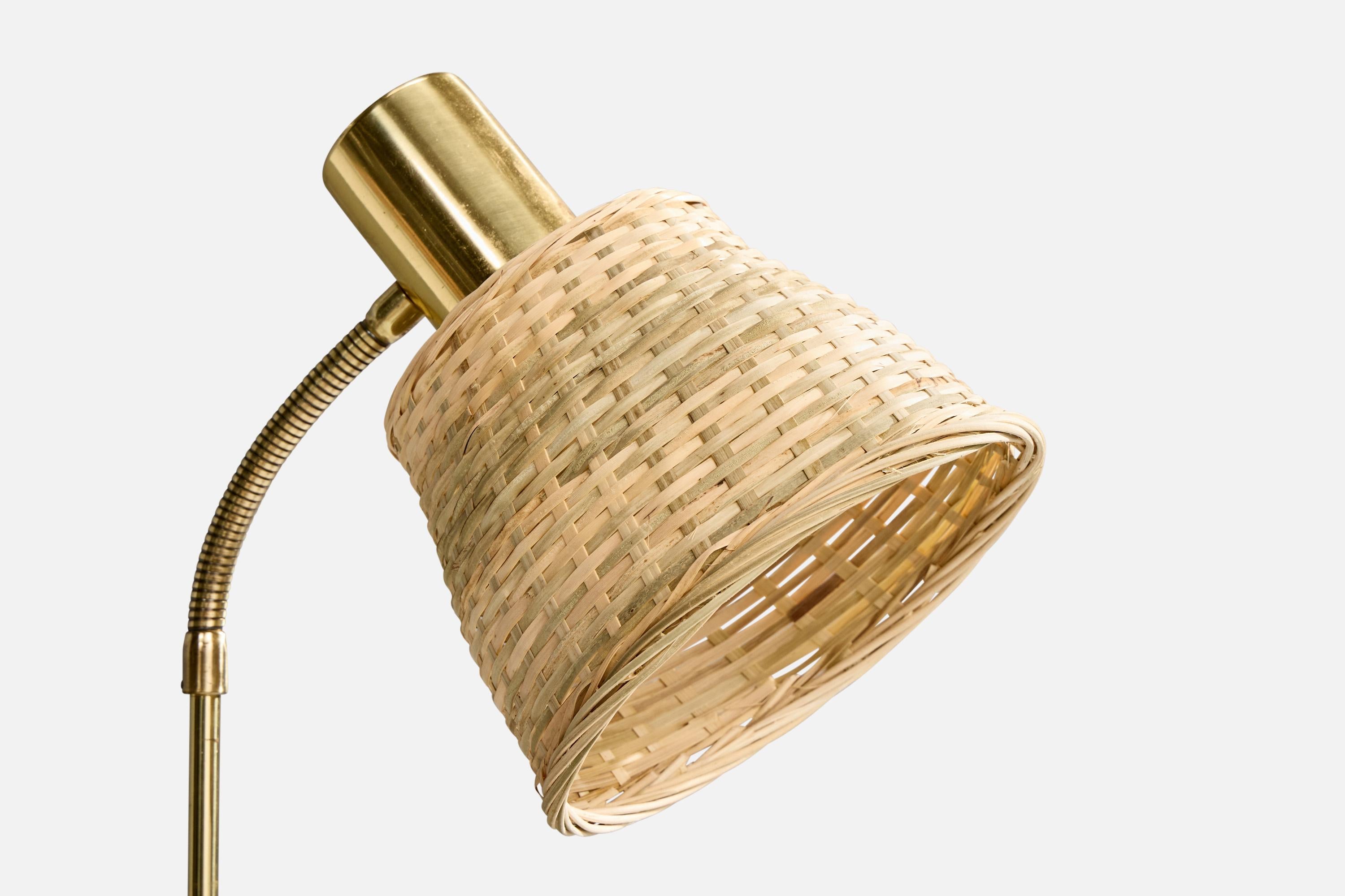 Suédois Möllers Armatur Elektriska, lampadaire, laiton, métal, rotin, Suède, années 1950 en vente