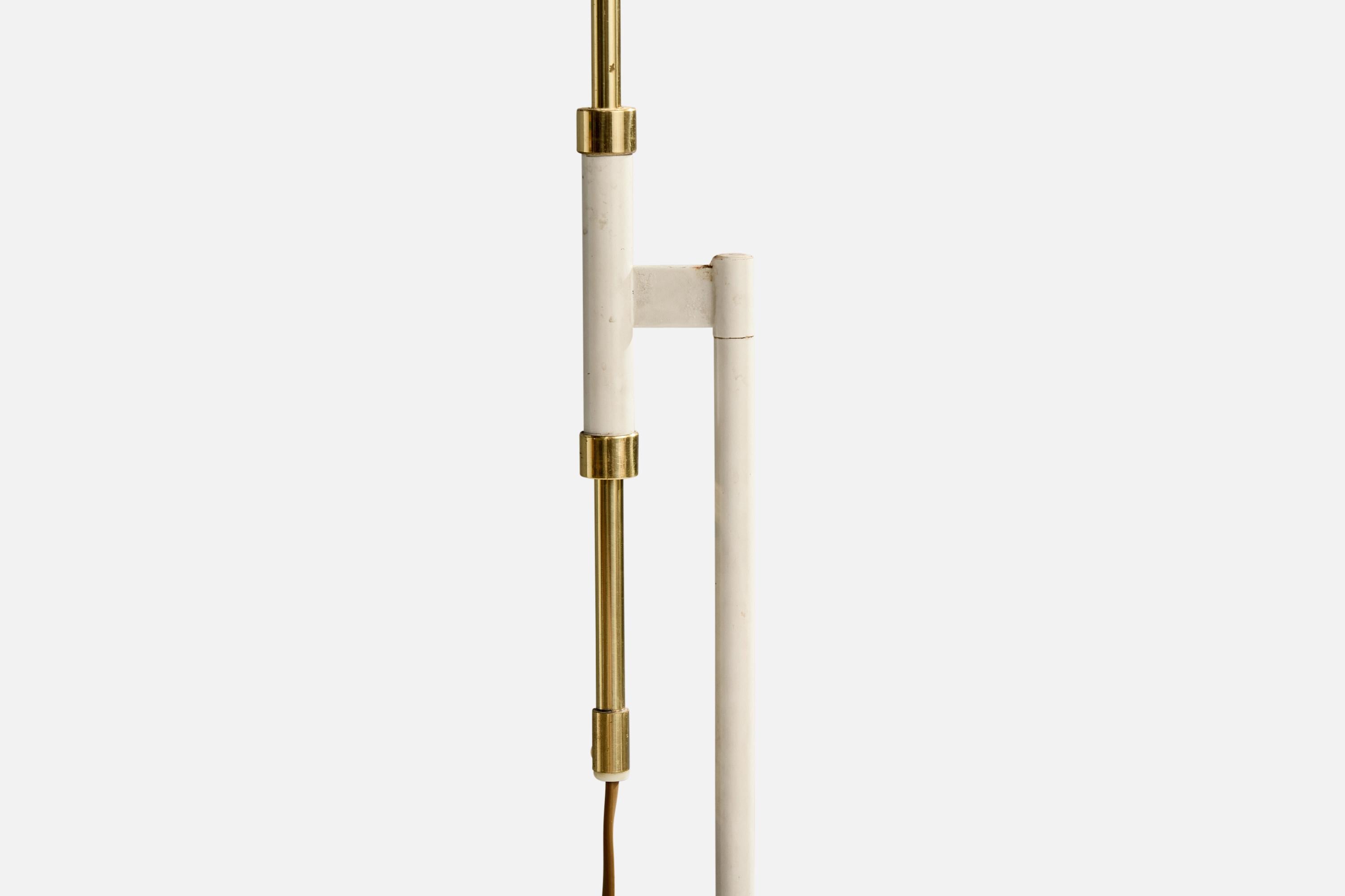 Milieu du XXe siècle Möllers Armatur Elektriska, lampadaire, laiton, métal, rotin, Suède, années 1950 en vente
