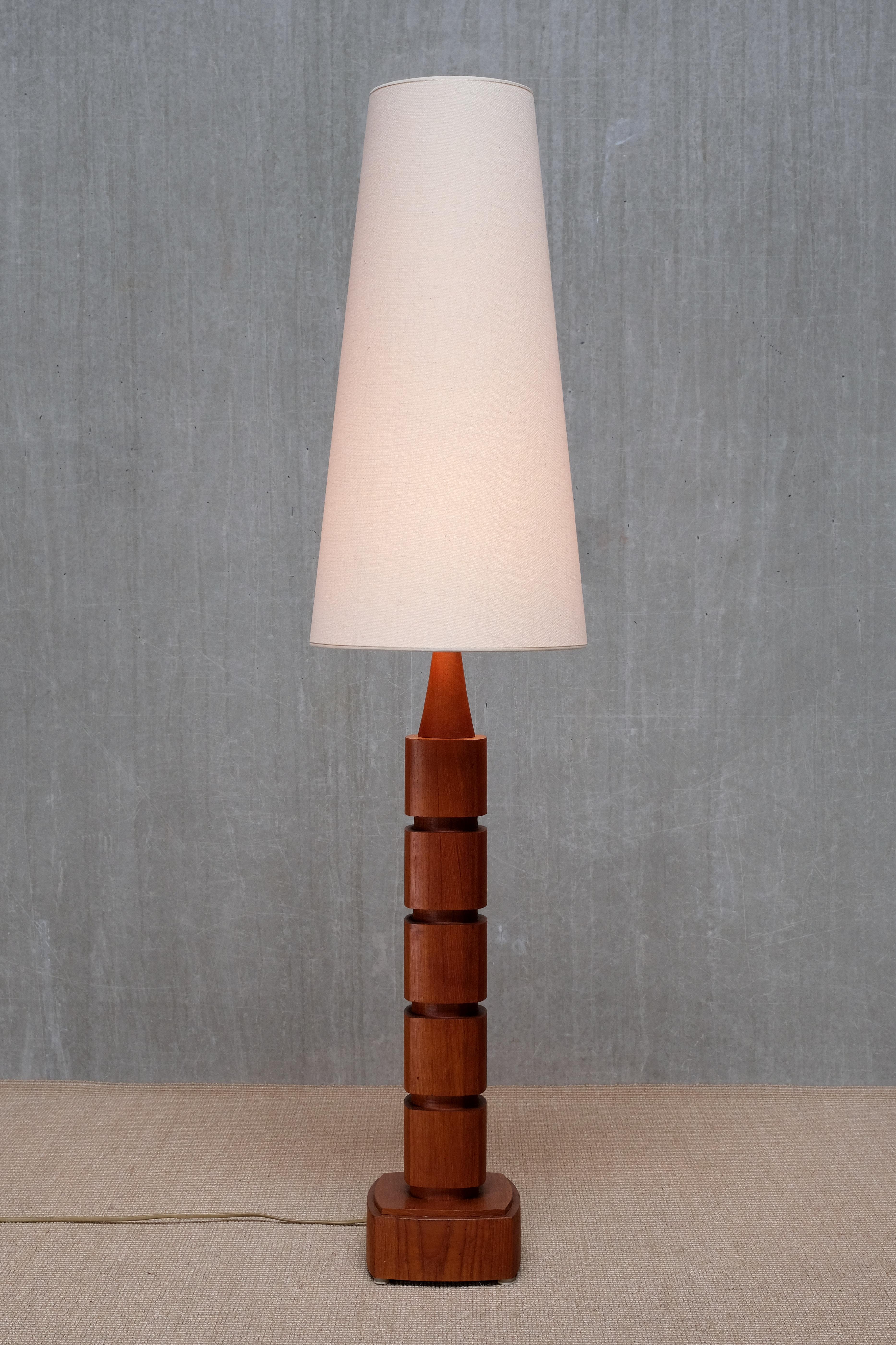 Lampadaire Eskilstuna Armaturer en Wood Wood, Suède, années 1960 en vente 2