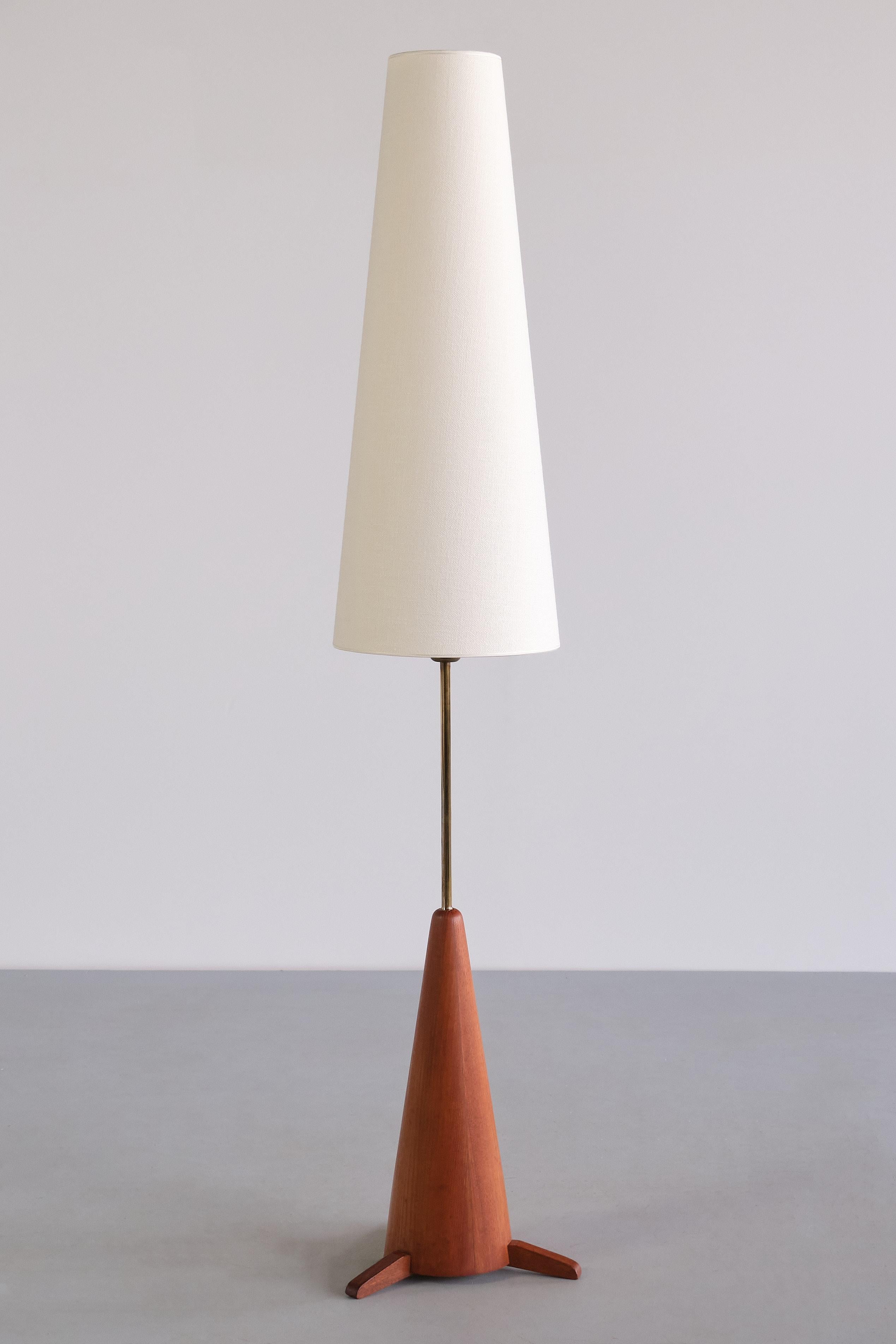 Möllers Armaturfabrik Eskiltuna Floor Lamp in Teak and Brass, Sweden, 1950s For Sale 5