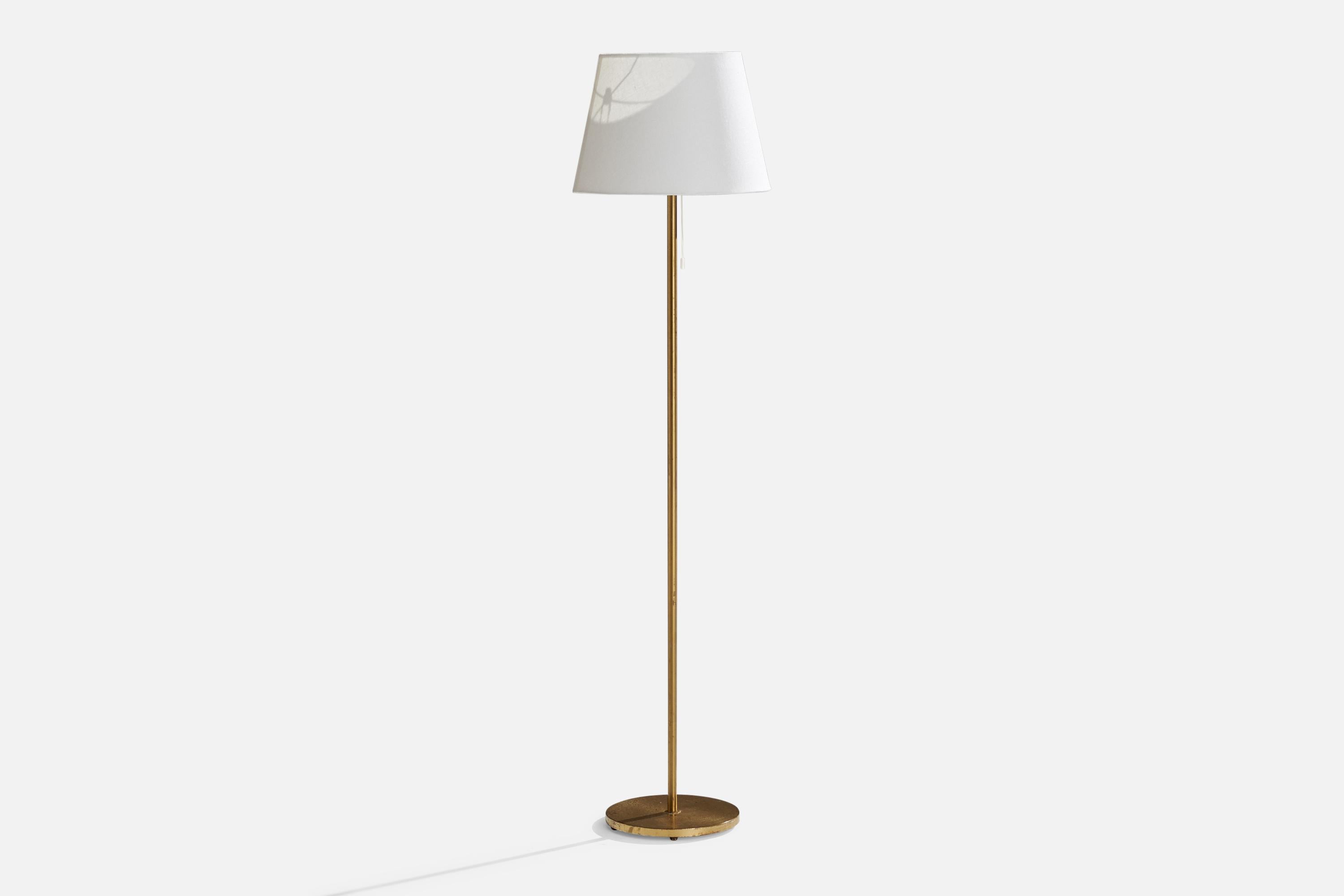 A brass and white fabric floor lamp designed and produced by Möllers Elekriska Armatur, Sweden, c. 1950s.

Overall Dimensions (inches): 56.5” H x 14” W x 7” D
Stated dimensions include shade.
Bulb Specifications: E-26 Bulb
Number of Sockets: 1
All