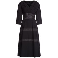 Mollie Parnis - Robe noire ornée de ruban plissé, années 1950