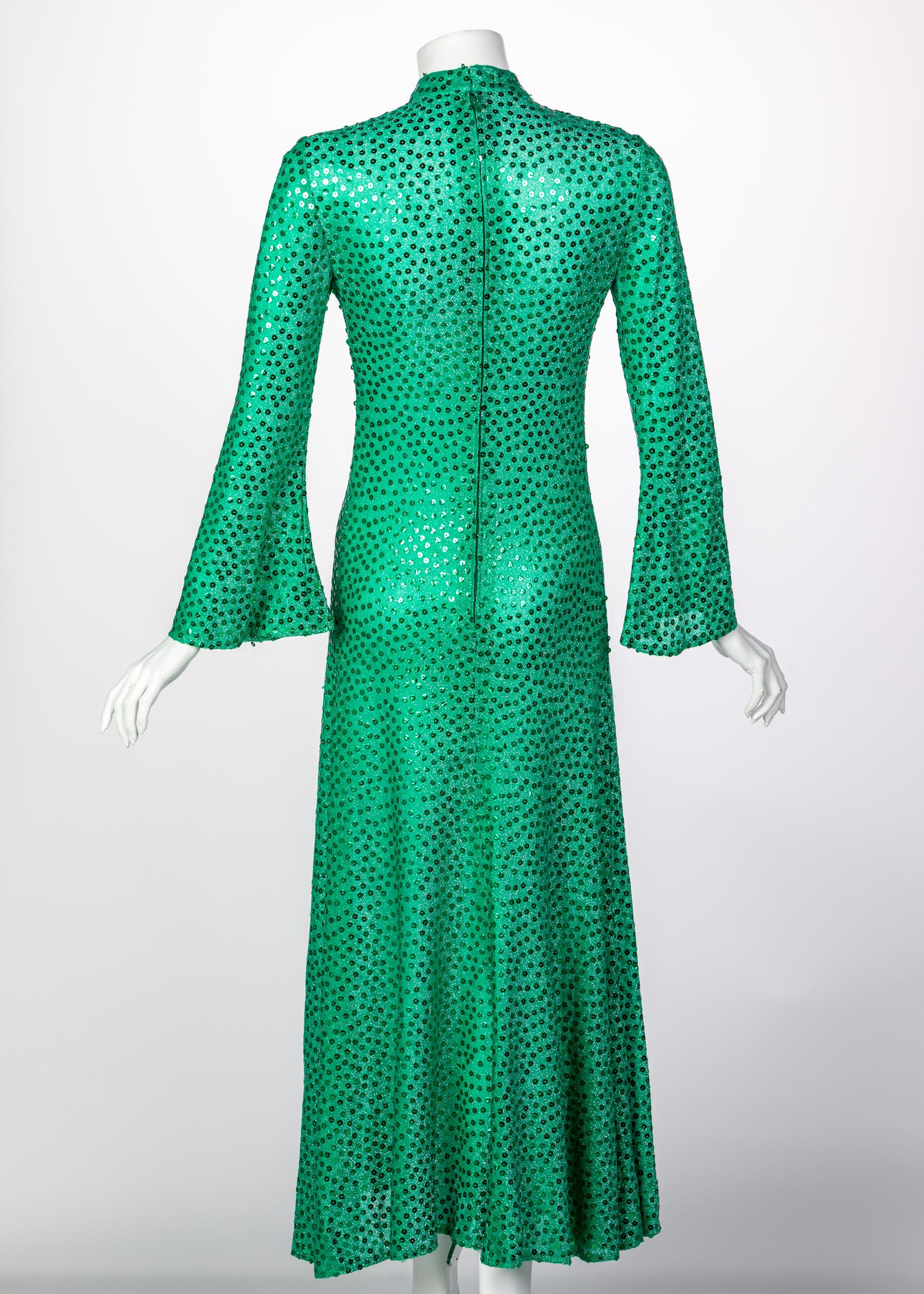 Mollie Parnis - Robe à sequins vert émeraude à col bénitier, années 1960 Pour femmes en vente