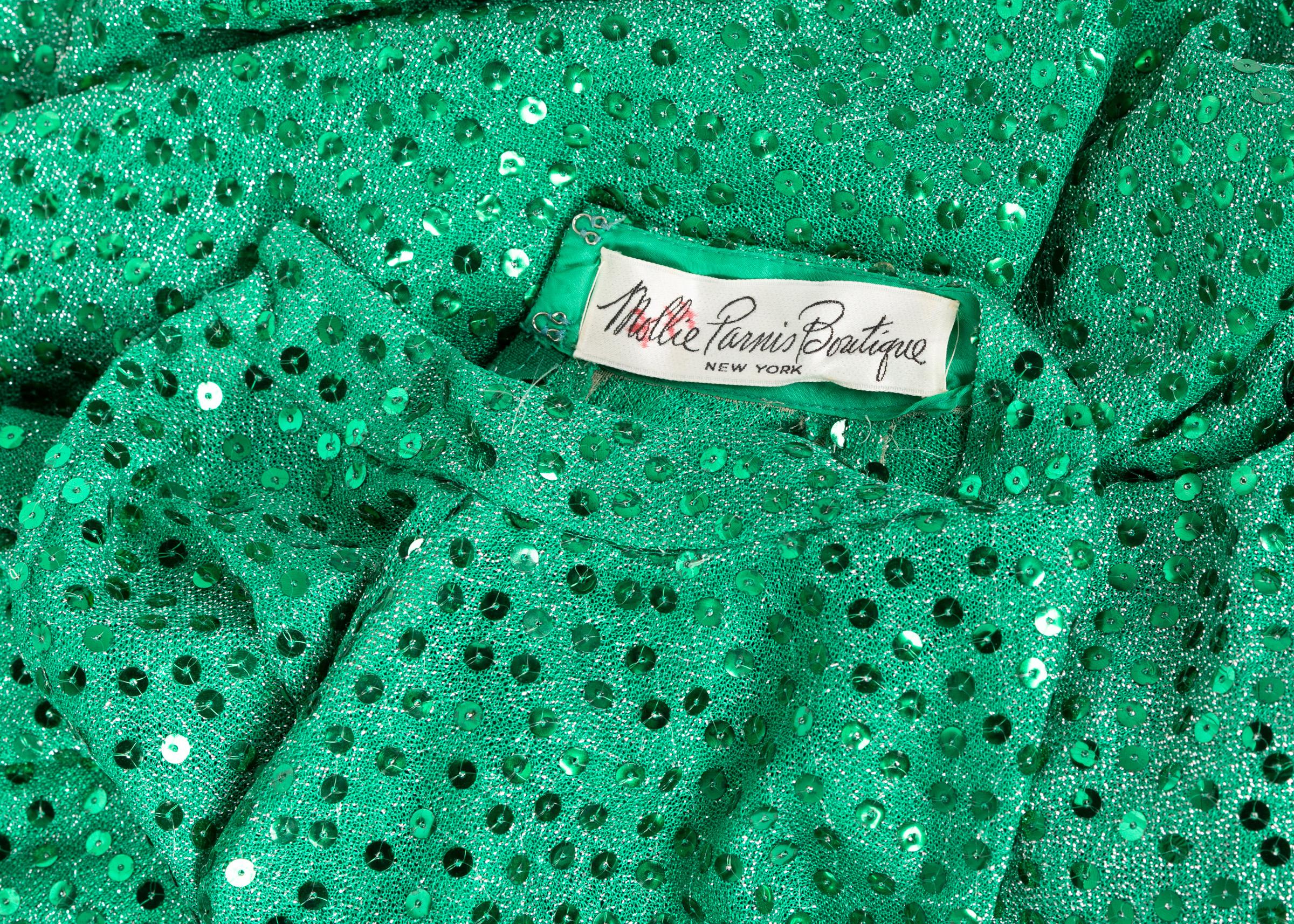 Mollie Parnis - Robe à sequins vert émeraude à col bénitier, années 1960 en vente 3