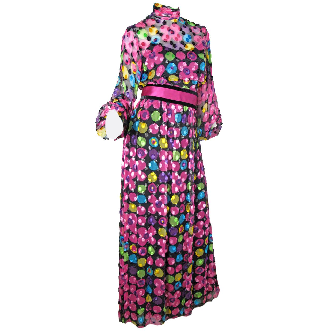 Mollie Parnis, robe longue en mousseline de soie avec motif de pois en velours, années 1960 