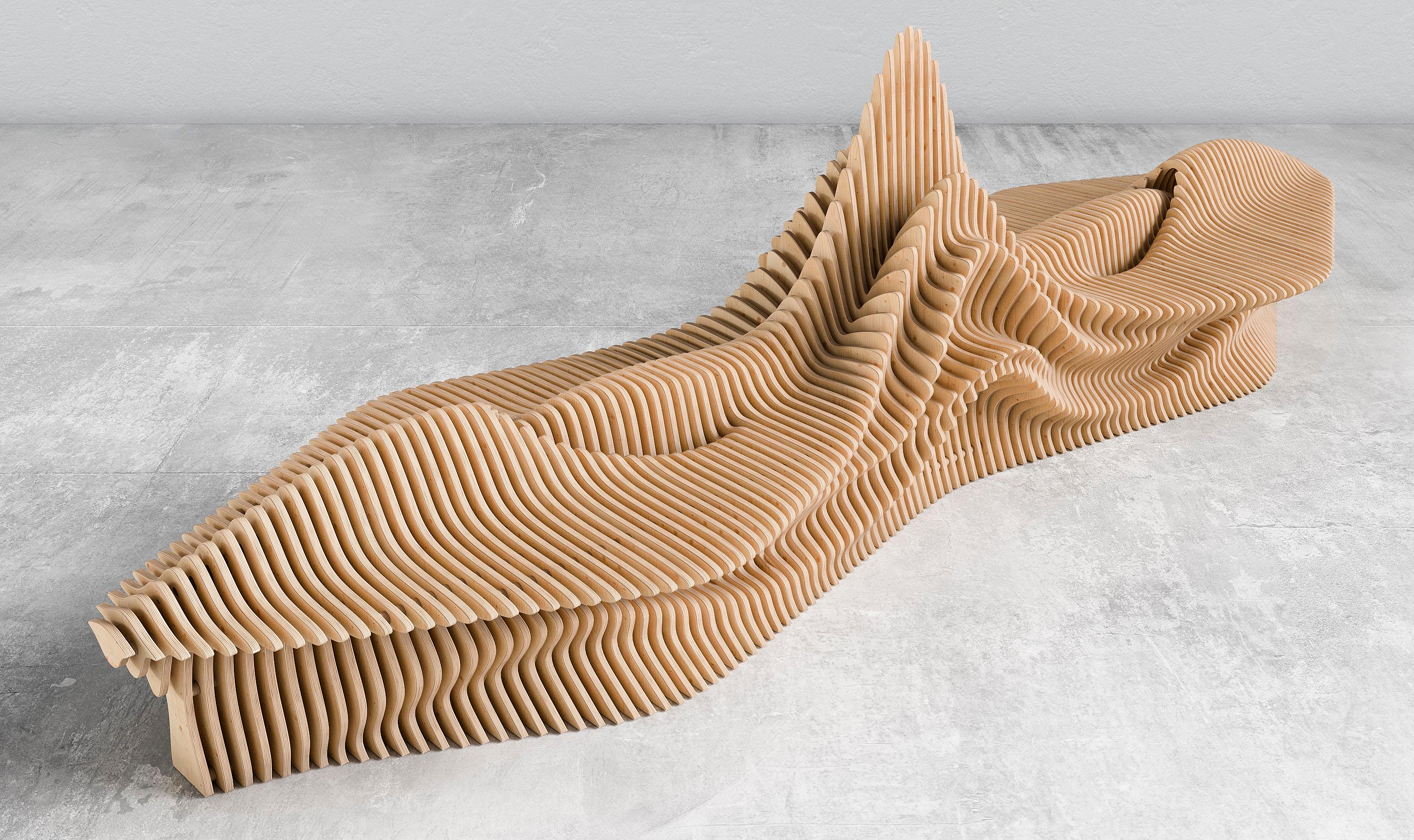 Eine skulpturale, doppelseitige Bank, die sowohl auf Funktionalität als auch auf Ästhetik ausgelegt ist. Die fließende, dynamische Form des aus 18 mm starkem Sperrholz gefertigten und mit Metallstäben verstärkten Stuhls ermöglicht das Sitzen von