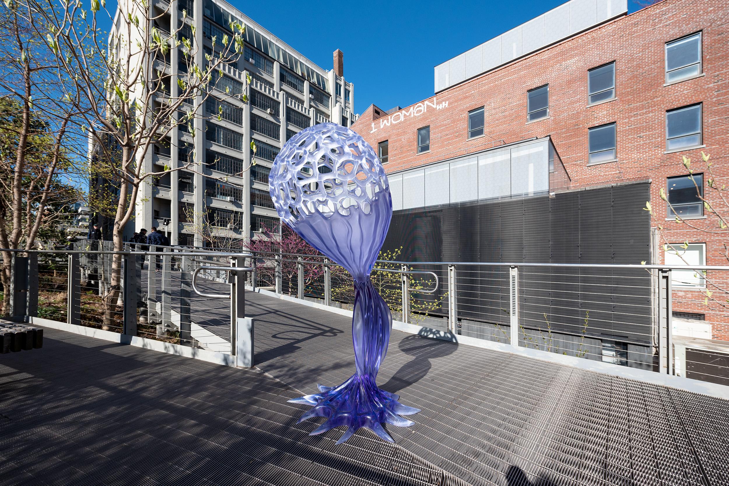 Scultura astratta moderna Molly Bloom di grandi dimensioni in resina fusa viola di Karen Atta In condizioni Nuovo in vendita a New York, NY