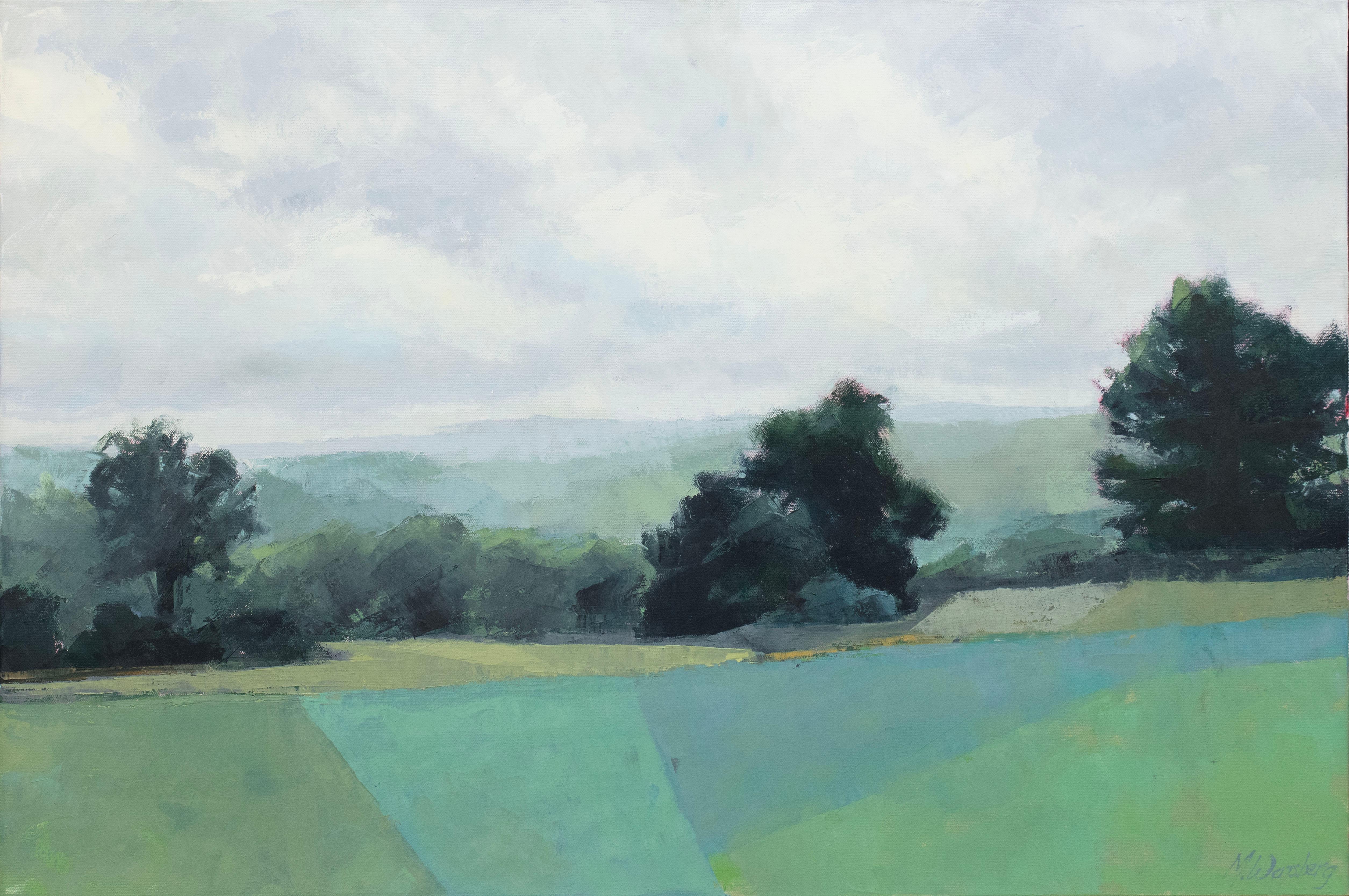 Dieses abstrakte Landschaftsgemälde von Molly Doe Wensberg zeichnet sich durch eine kühle blaue und grüne Farbpalette aus und fängt eine Landschaftsszene mit üppigem Laub und sanften Hügeln ein. Der Künstler abstrahiert bestimmte Bereiche des Grases