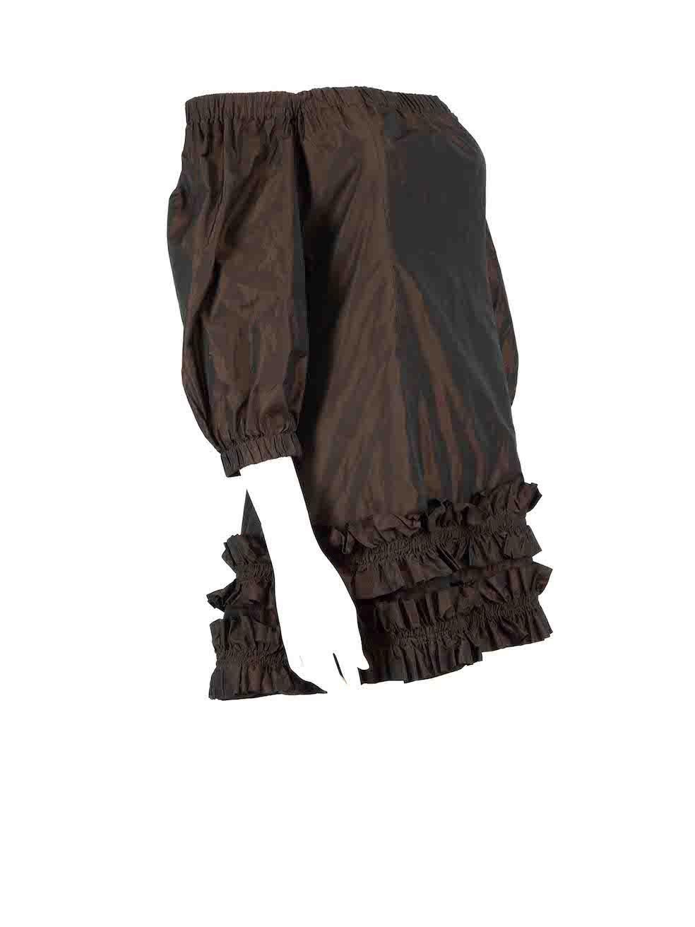 L'ÉTAT est très bon. L'usure minimale de la robe est évidente. Taches blanches minimes à l'ourlet arrière et au centre de l'avant de cet article de revente d'occasion de Molly Goddard.
 

 

 

 Détails
 

 

 Marron
 

 Polyester
 

 Robe
 

