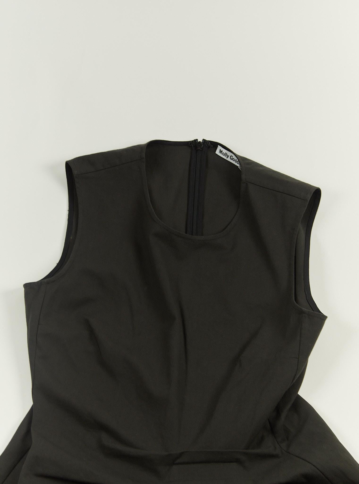 Molly Goddard - Alma - Mini robe à volants en noir et blanc 

Taille froncée et bordures volantées 

Taille 12 (UK) 

100% coton 

New - Unworn with Tags
