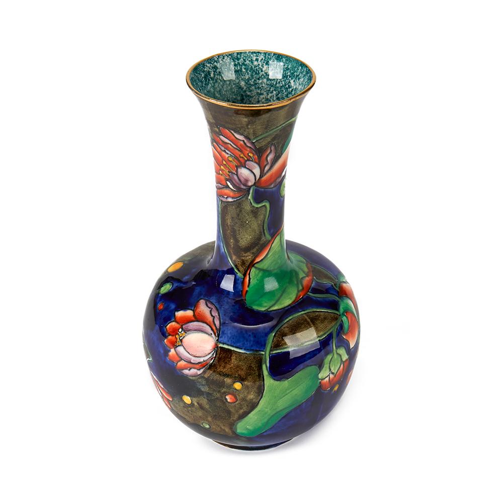 Molly Hancock Coronware Seerose bemalte Vase:: um 1920 (Emailliert)