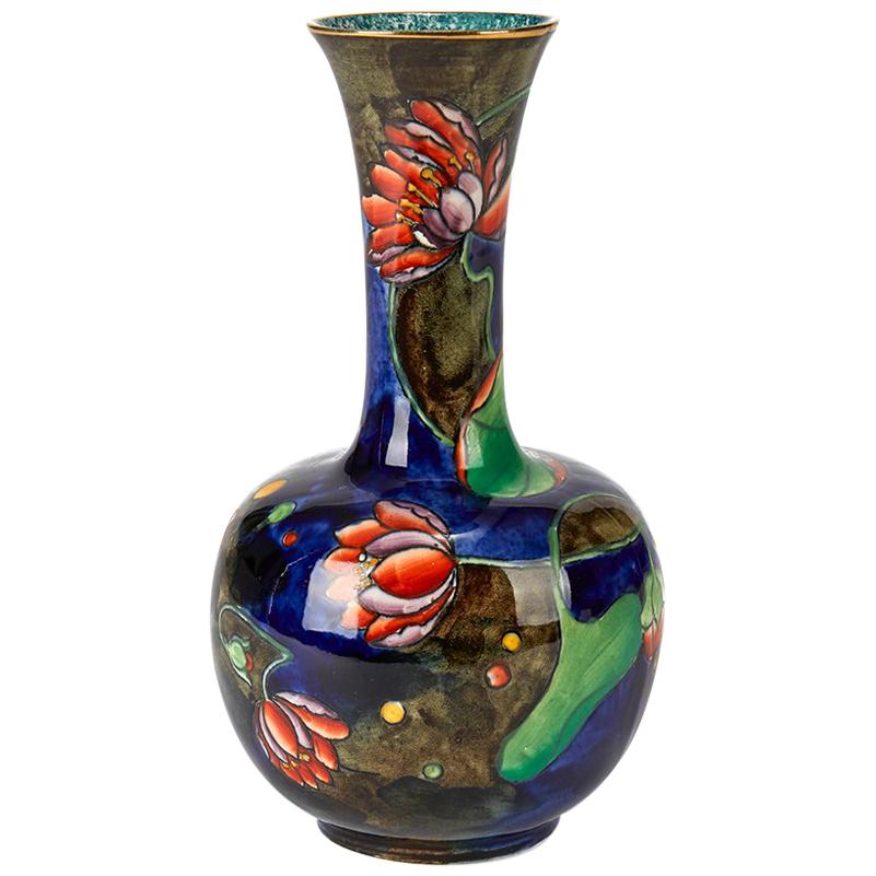 Molly Hancock Coronware Seerose bemalte Vase:: um 1920