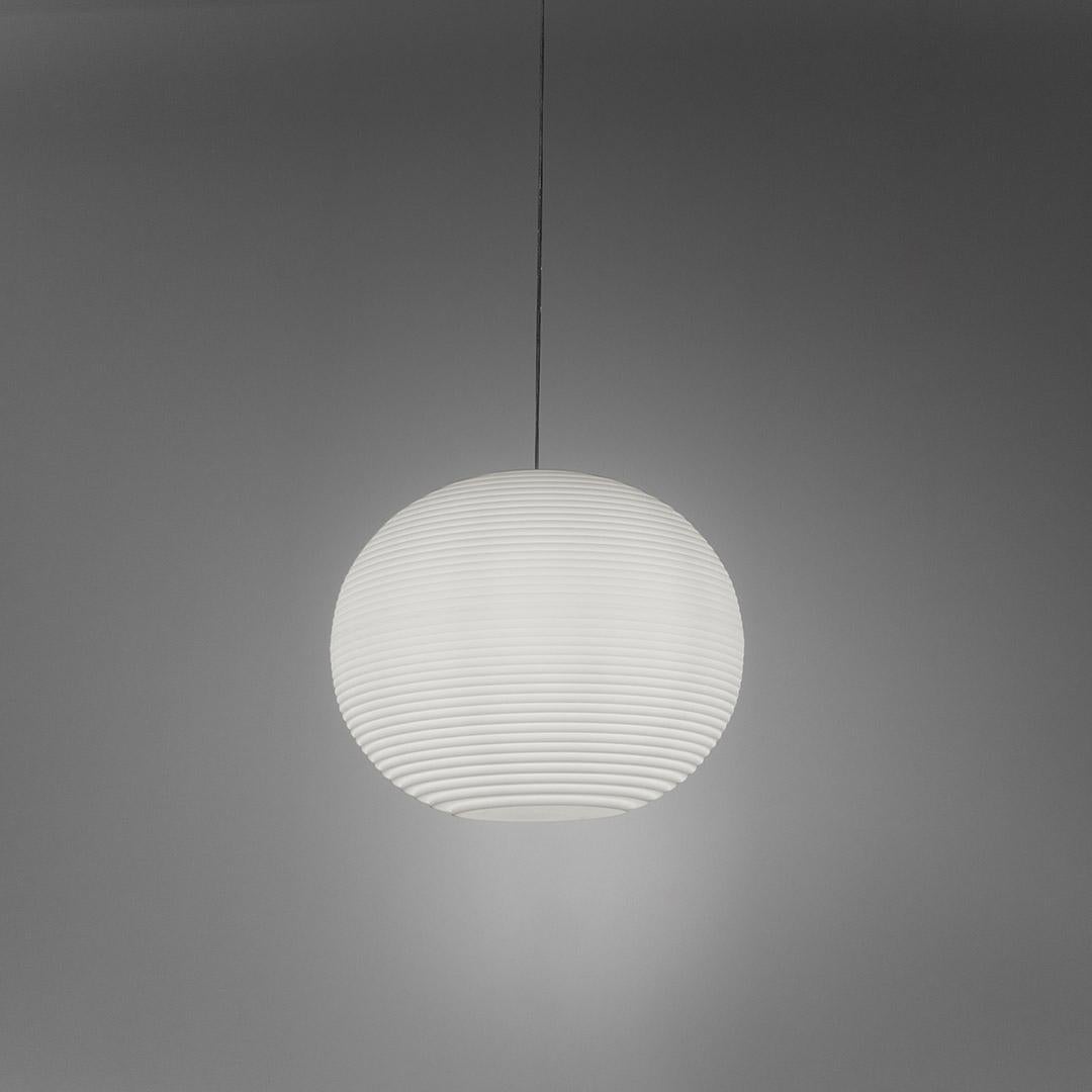 Lampada a sospensione Molly di Studio A
Dimensioni: Ø 52 x H. 41 cm.
Materiali: Polietilene.

Questo prodotto è adatto all'uso interno ed esterno. Tutte le nostre lampade possono essere cablate a seconda del Paese. Se viene venduto negli Stati