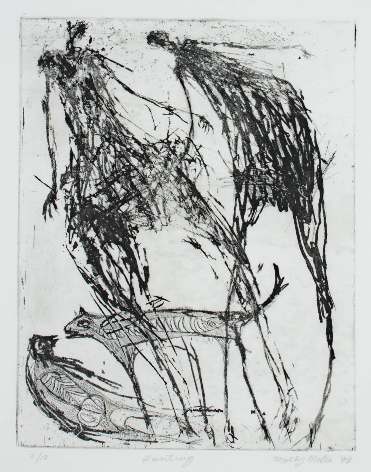 "Caza" es un aguafuerte y aguatinta original de Molly McKee. El artista firmó la obra en la parte inferior derecha, la tituló en la parte inferior central y escribió el número de edición (2/10) en la parte inferior izquierda. Representa unas cuantas
