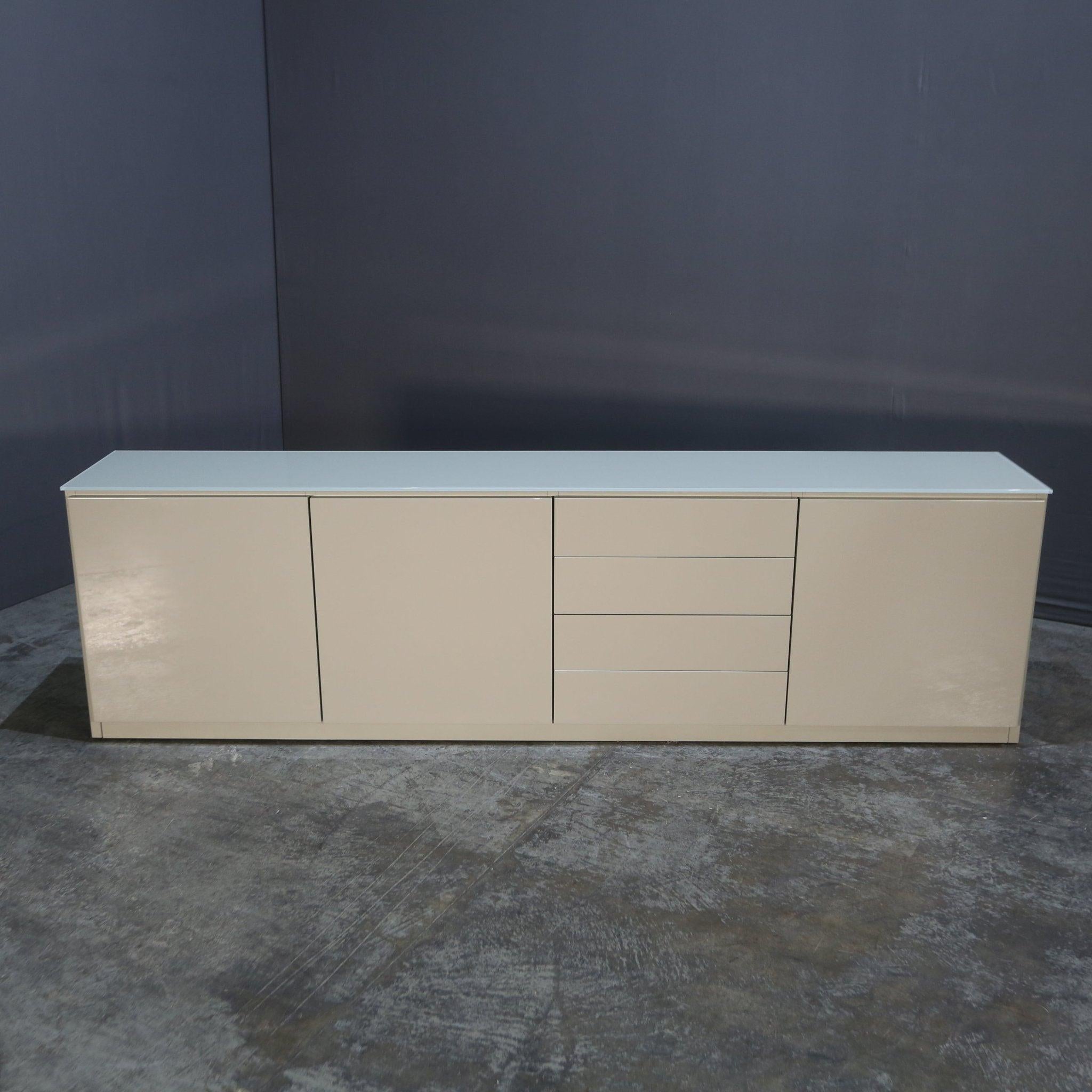 Molteni 505 Platin Sideboard mit Glasplatte (Moderne)