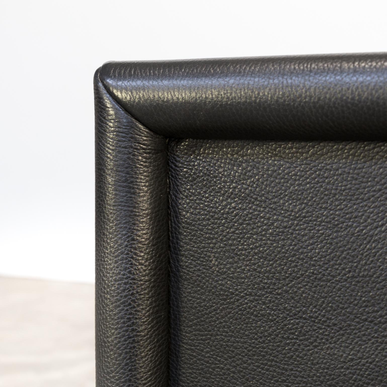 Molteni & C Black Leather Double Seat Sofa For Sale 2