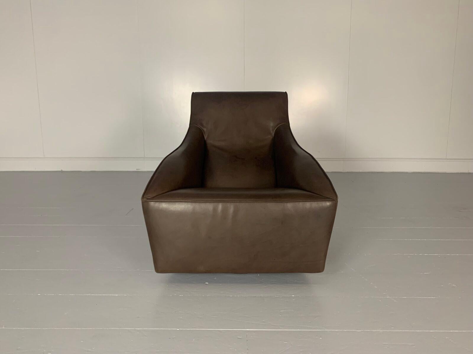 On offer on this occasion is a superb, beautifully-presented example of the iconic “Doda” Rotating/Swivel Armchair in a stunning Pale Walnut Leather, manufactured by the leading Italian Furniture House, Molteni & C.

As you will no doubt be aware by