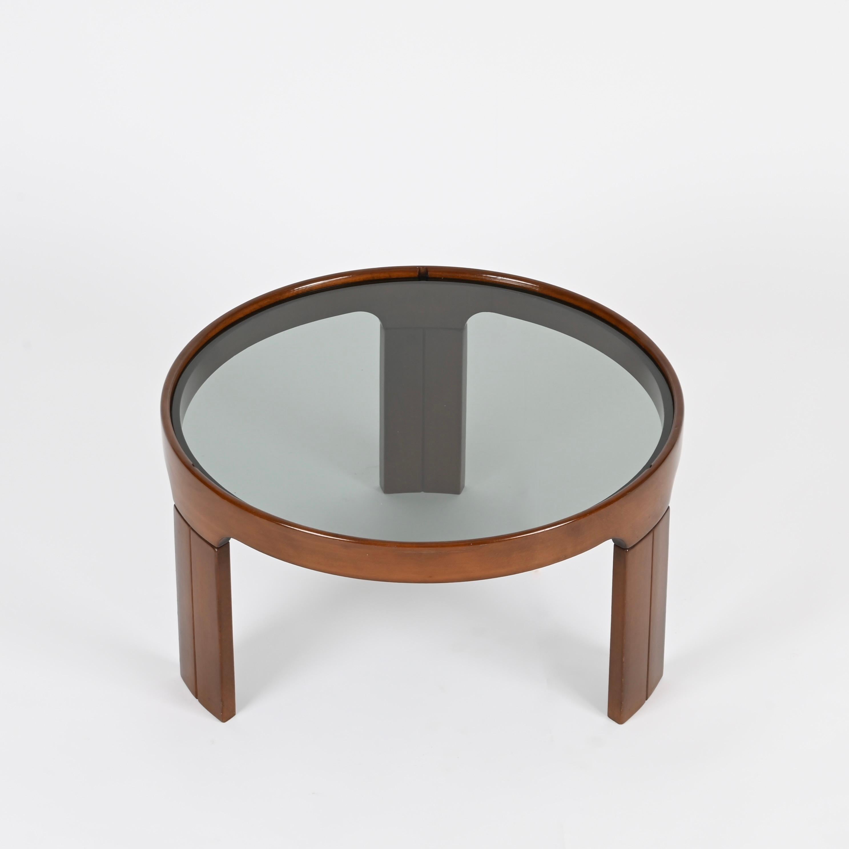 Molteni Italian Round Coffee Table in Walnut with Smoked Glass, 1960s en vente 2