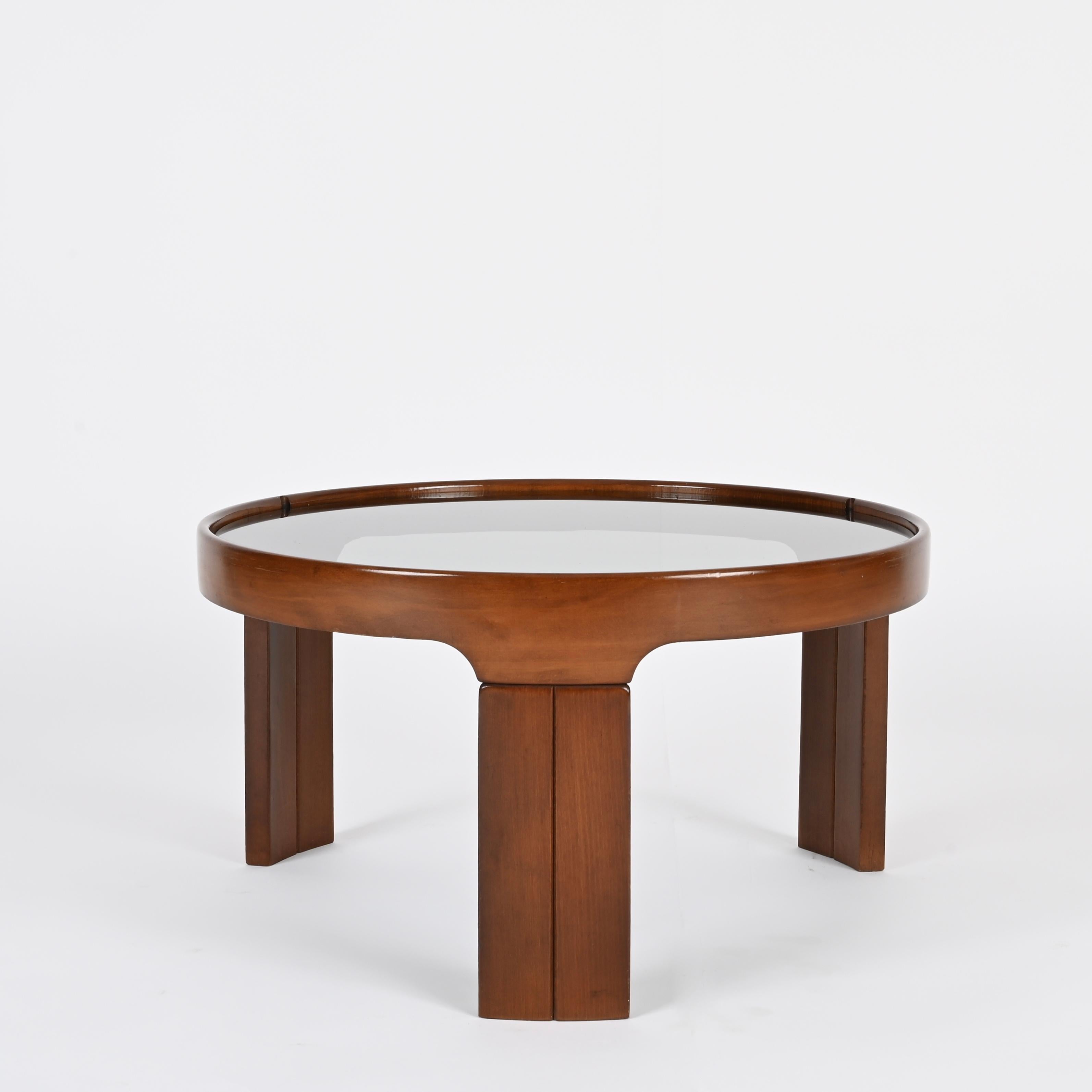 Fait main Molteni Italian Round Coffee Table in Walnut with Smoked Glass, 1960s en vente