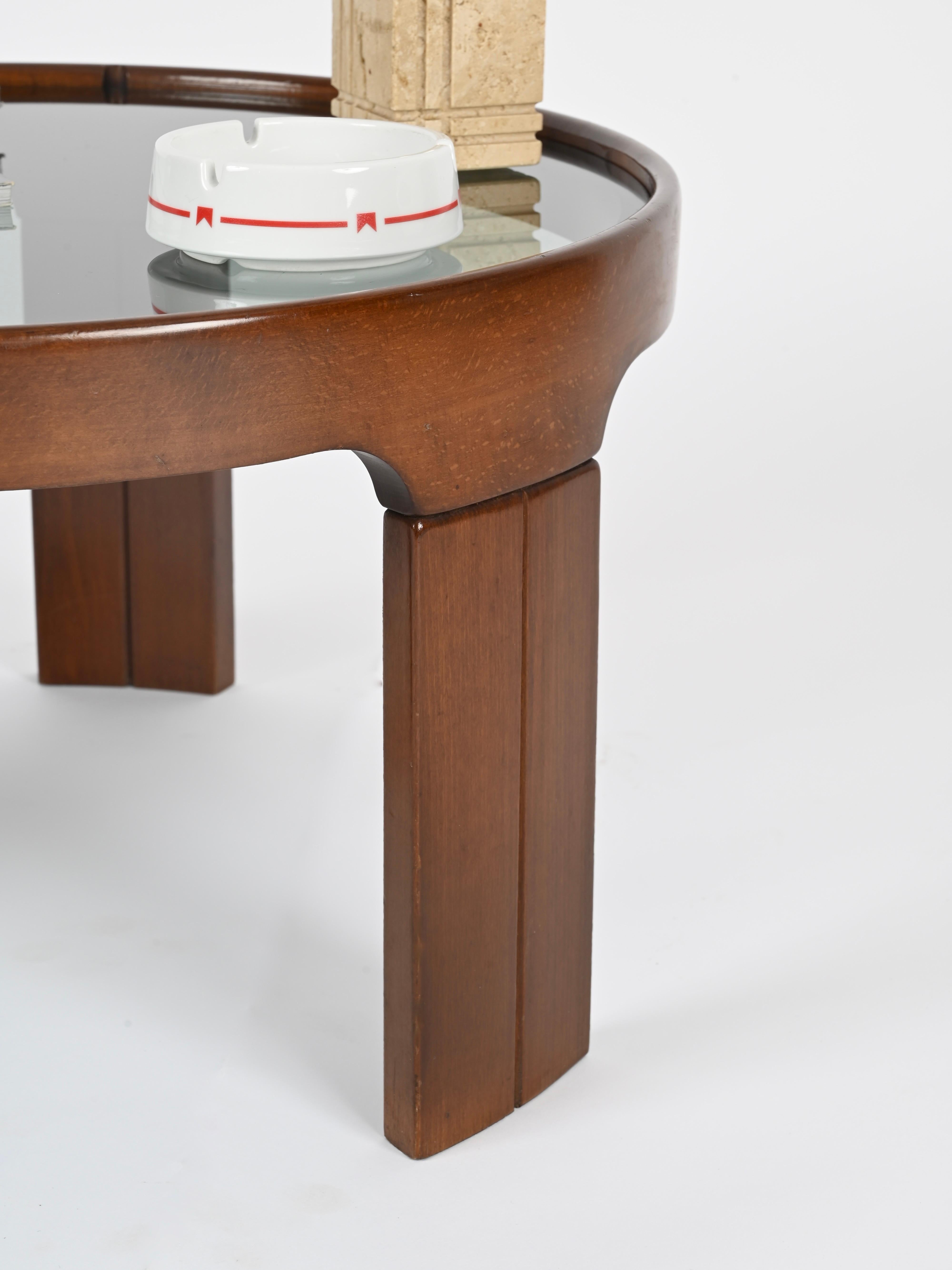 Molteni Italian Round Coffee Table in Walnut with Smoked Glass, 1960s Bon état - En vente à Roma, IT