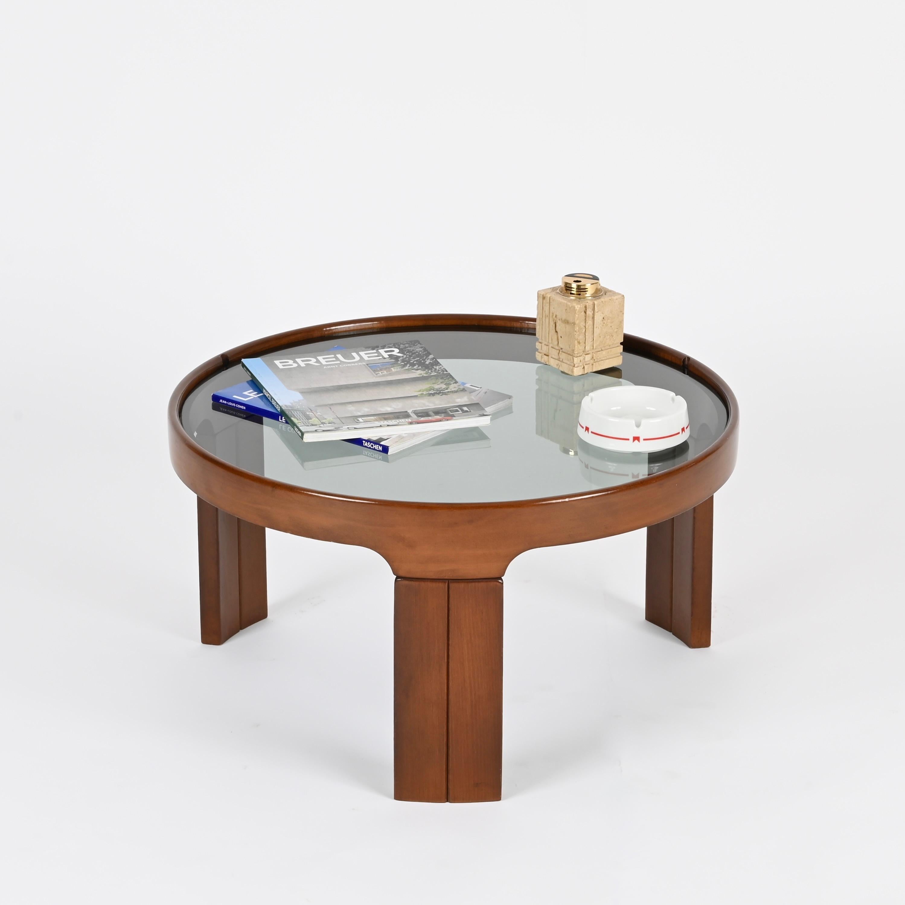 Milieu du XXe siècle Molteni Italian Round Coffee Table in Walnut with Smoked Glass, 1960s en vente