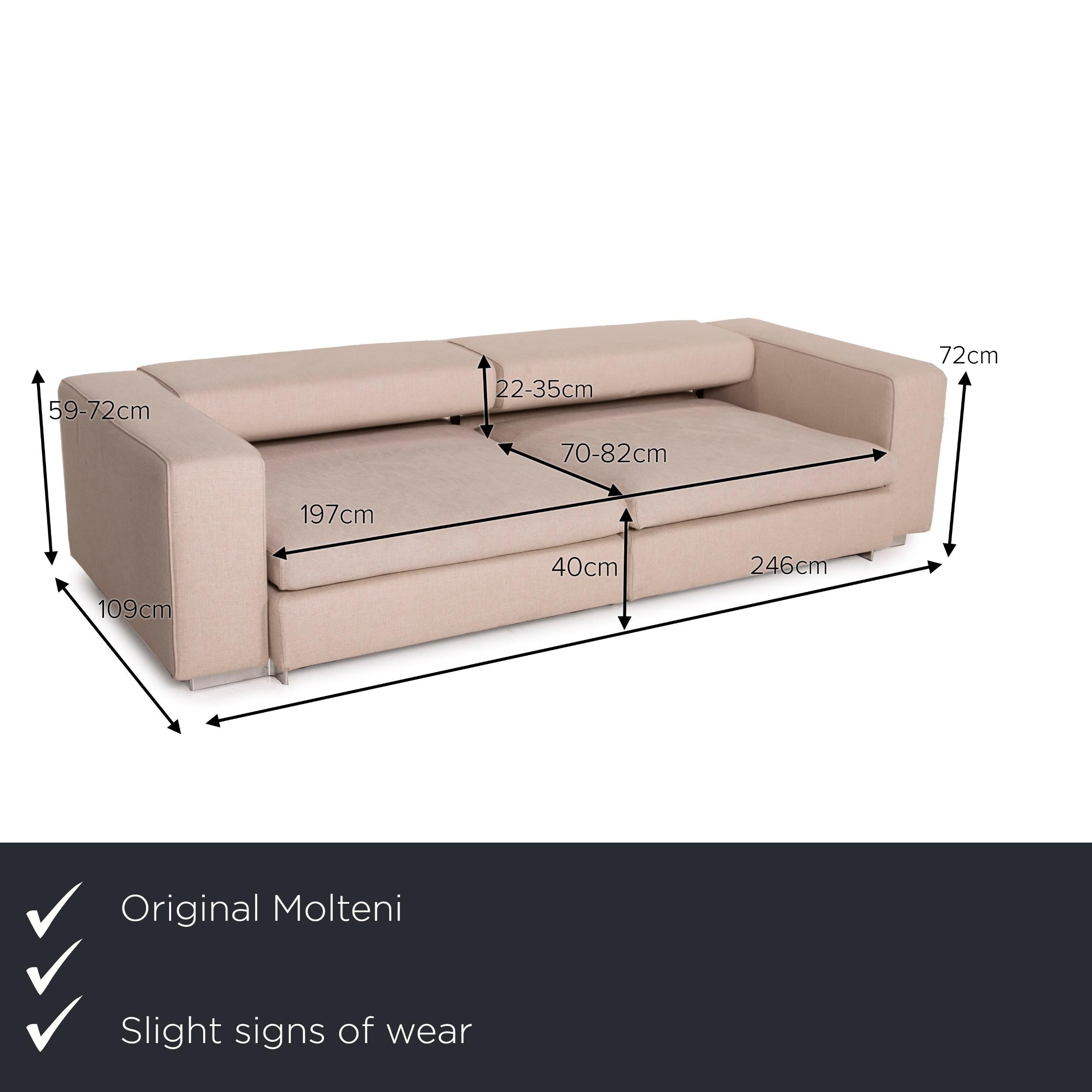 We present to you a Molteni Turner fabric sofa beige two-seater function.
  
 

 Product measurements in centimeters:
 

 depth: 109
 width: 246
 height: 59
 seat height: 40
 rest height: 59
 seat depth: 70
 seat width: 197
 back