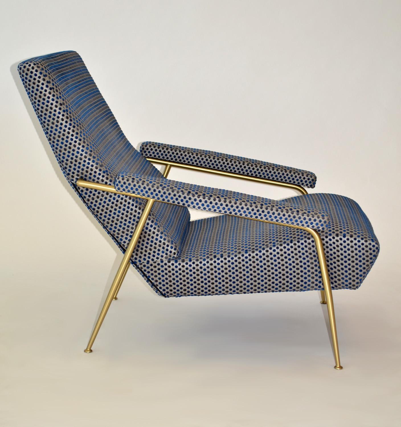 Molteni Armchair by Gio Ponti Mid-Century Modern, 'Via Dezza' D153.1
Nearly-new armchair or lounge designed by Gio Ponti, manufactured by Molteni.
Ponti first designed his 1957 Via Dezza family home in Milan, and then the furniture for it, which