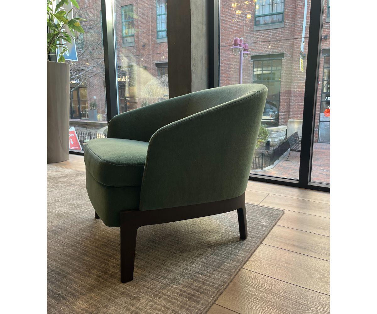 Modern Molteni&C Chelsea Green Velvet Arm Chair by Rodolfo Dordoni For Sale