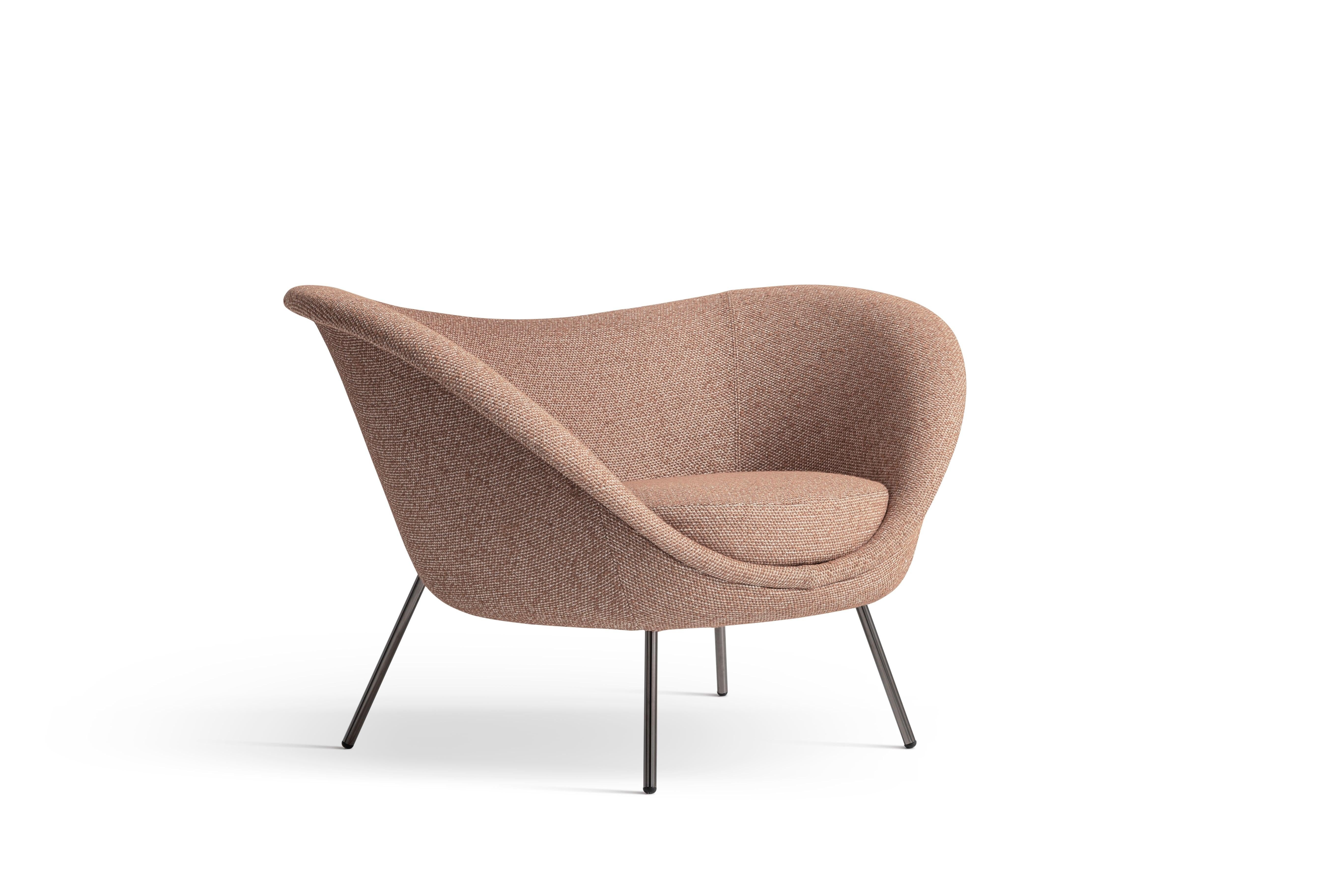 Part of the Molteni&C Heritage collection, this armchair, was designed for one of the projects closest to Gio Ponti’s heart, the villa of the Planchart collectors in Caracas, (1953-1957). It is part of the Gio Ponti collection, which was curated by