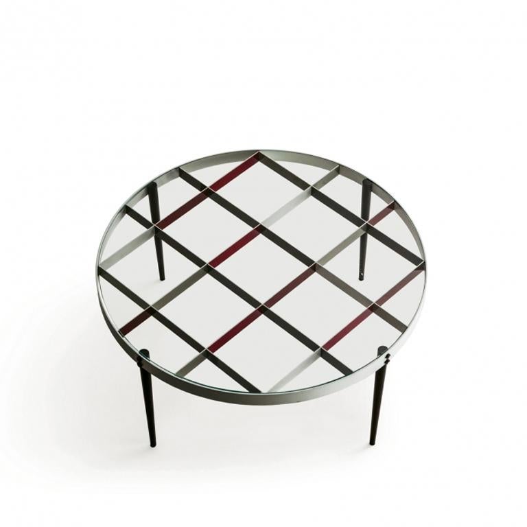 D.555.1 Round Table by Gio Ponti - Exper-crafted in Italy exclusively by Molteni&C 

The sculptural D.555.1 round table is designed from archival drawings by renowned  Italian architect Gio Ponti. Full of character, it features a metal grid pattern