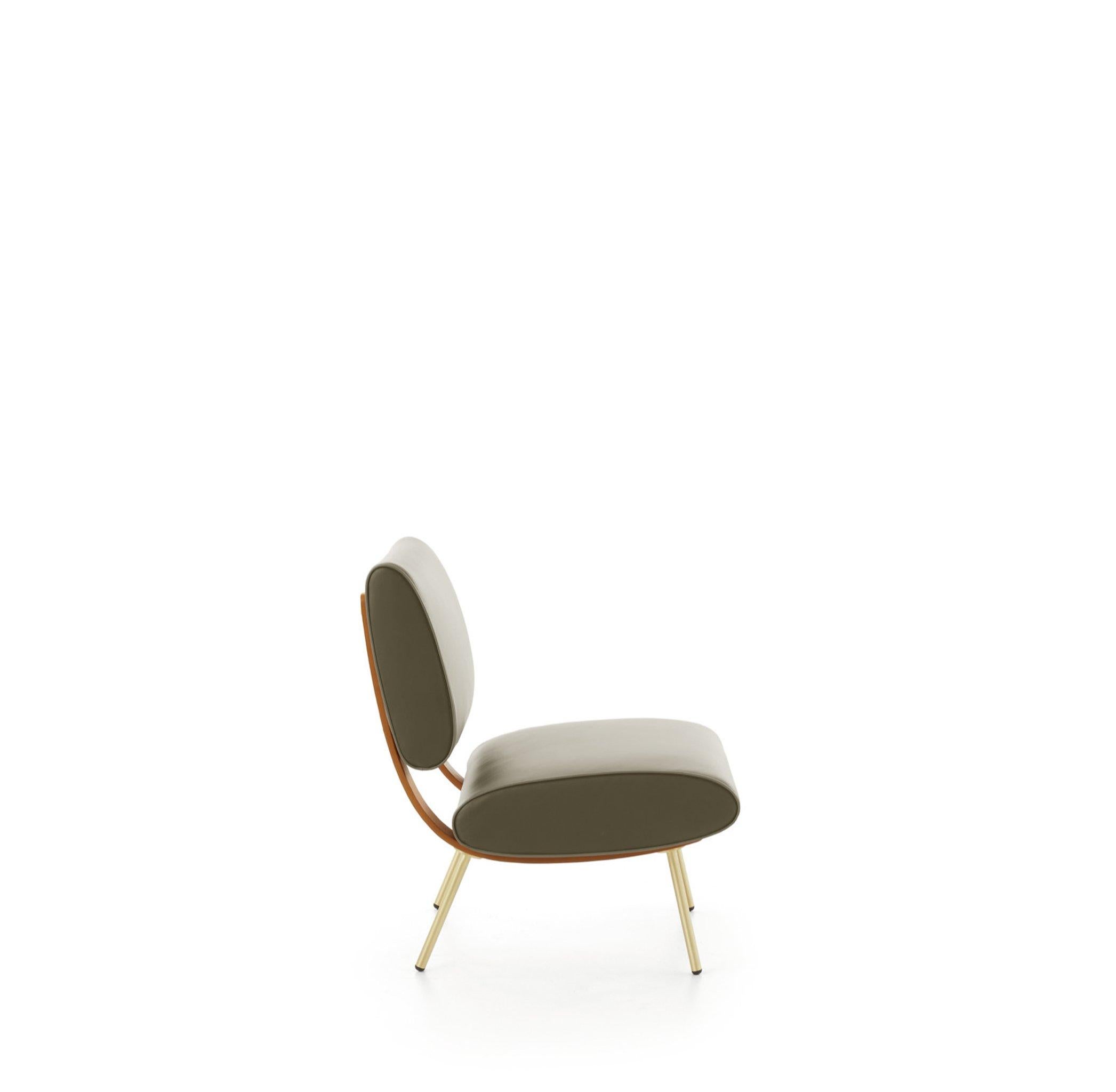 Armchair in Premium Leather Molteni&C by Gio Ponti Round D.154.5 - made in Italy
More than 60 years after the original idea, Round (D.154.5) was reborn thanks to the Heritage Collection reissue project by Molteni&C, in collaboration with the Gio