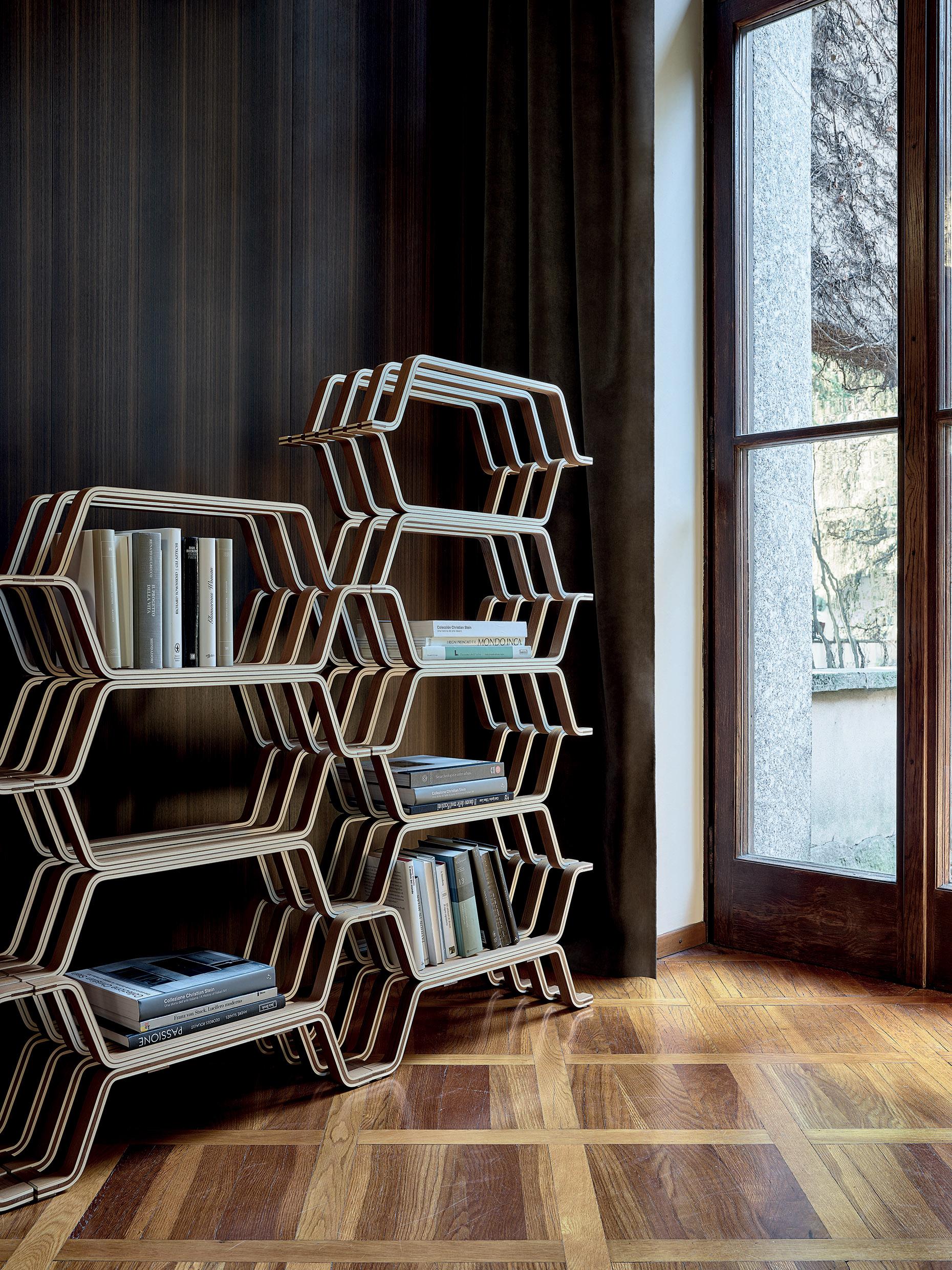 Molteni&C MHC.2 Bookcase with 3 Shelves in American Walnut by Yasuhito Itoh For Sale 1