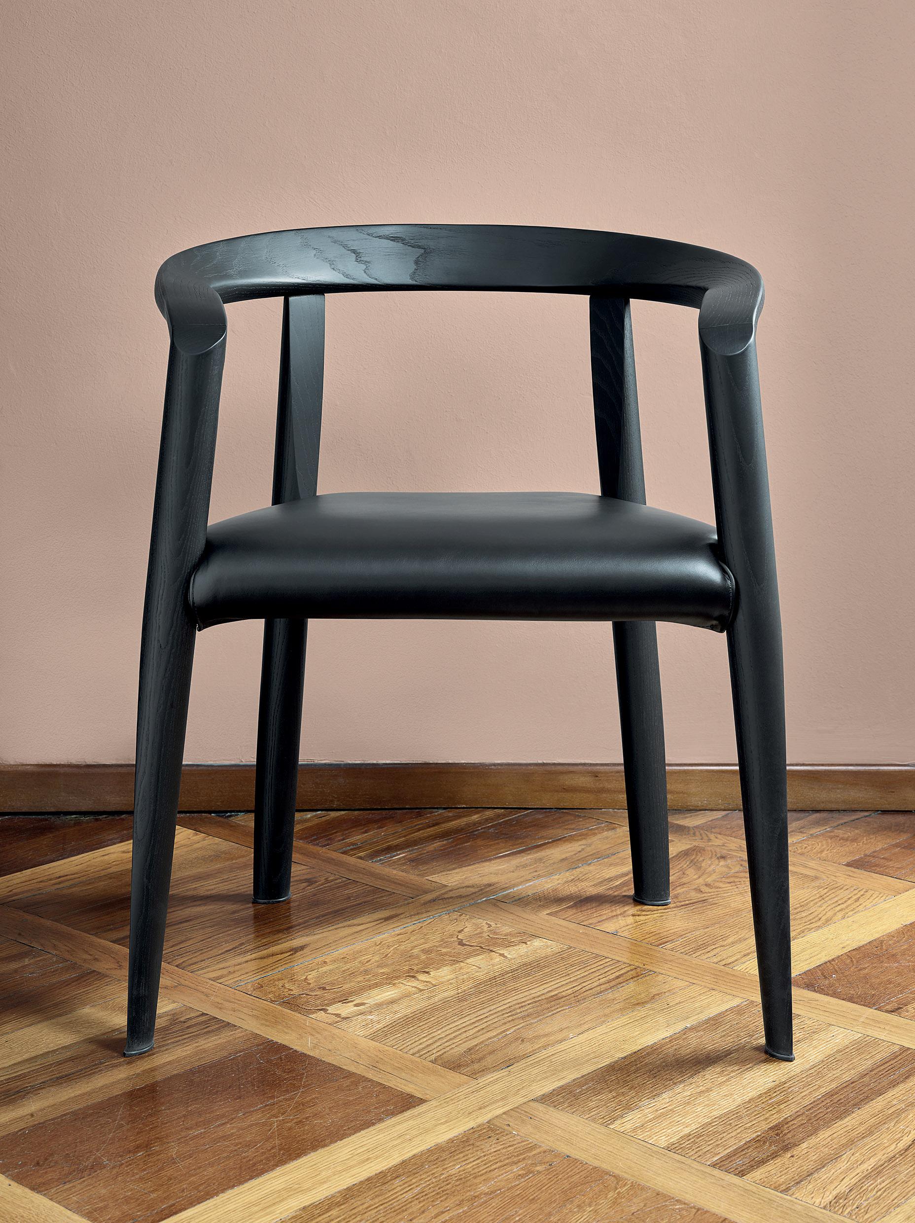 Italian Chair in Black Ashwood and Black Leather Molteni&C by Tobia Scarpa - Miss For Sale