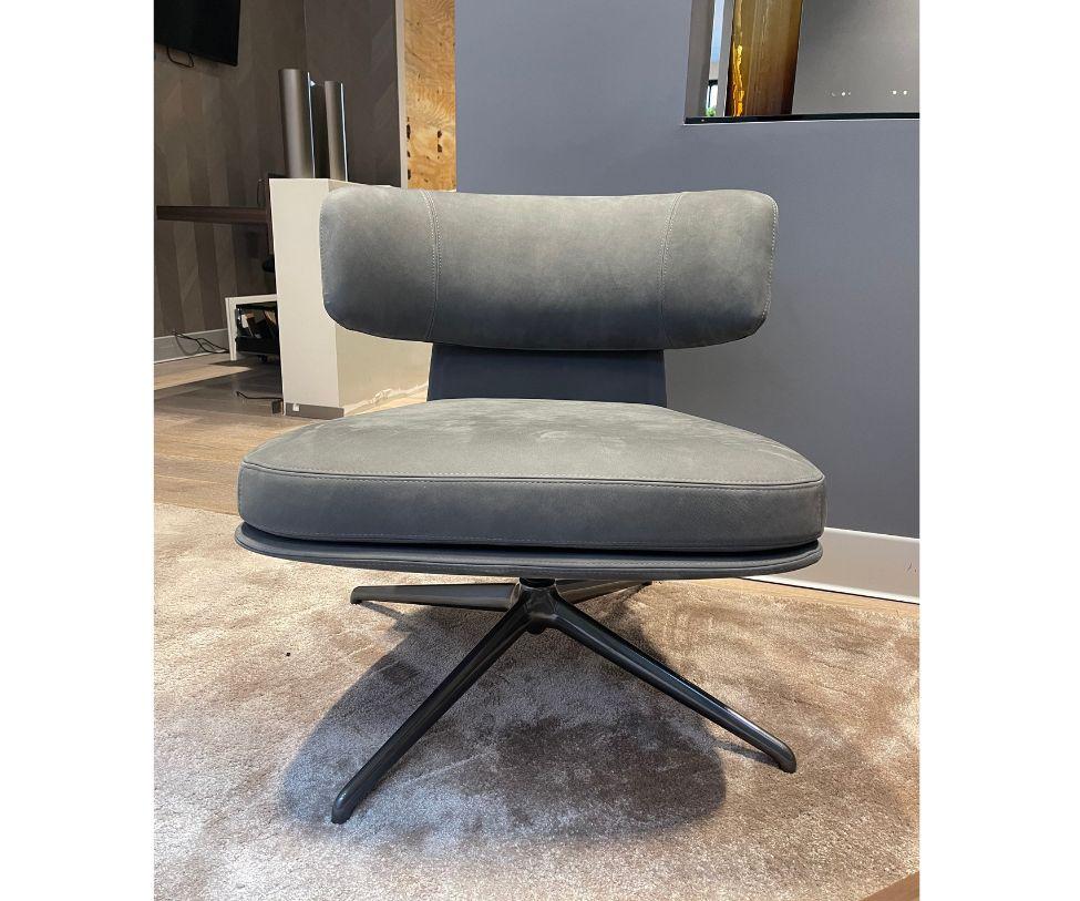 Designed by Rodolfo Dordoni

The design springs from the way different surfaces criss-cross each other to create new and enveloping without armrests. This is a floor sample model. 

Fabric Leather Pelle Scirocco 