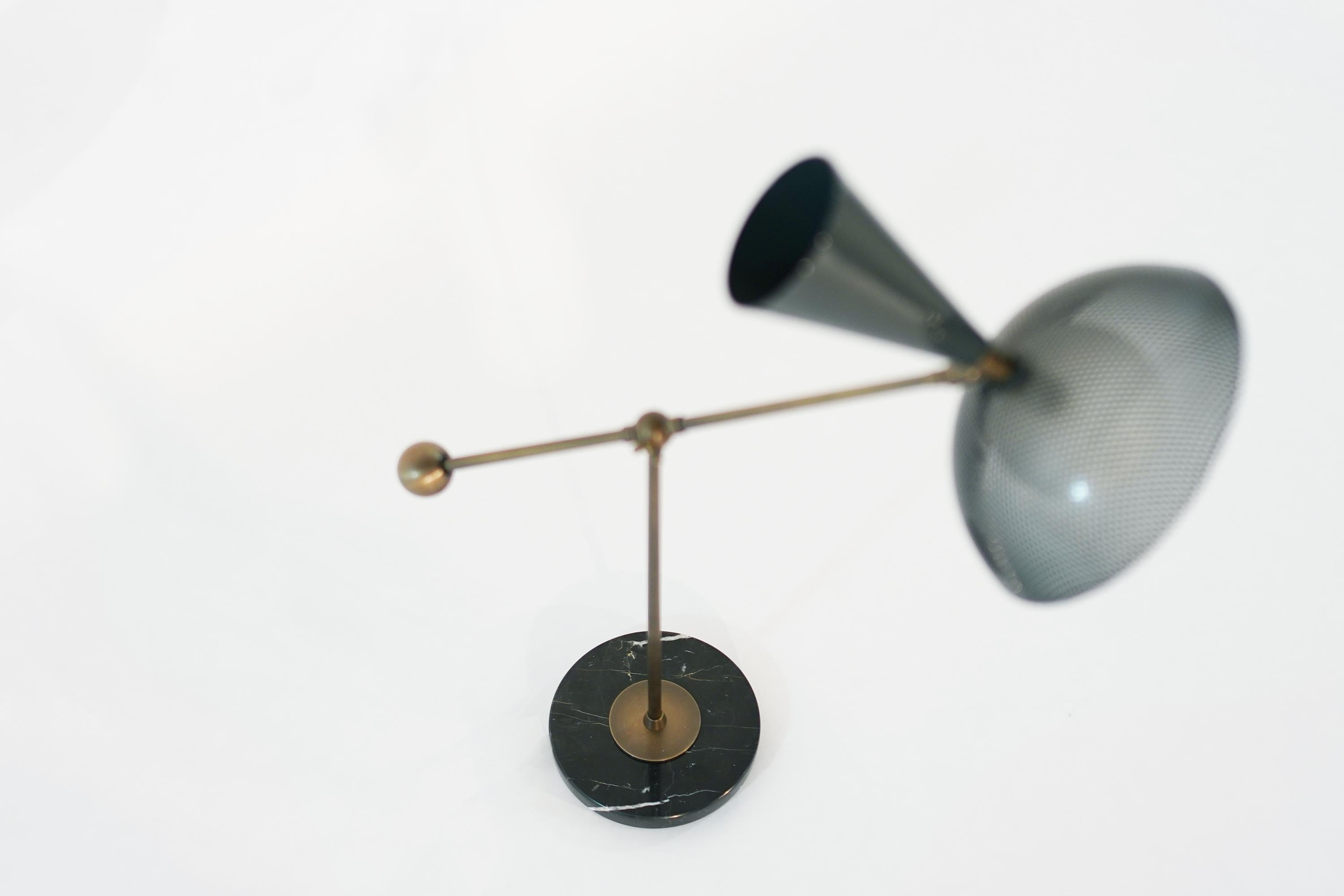 „Molto“-Tischlampe (21. Jahrhundert und zeitgenössisch) im Angebot