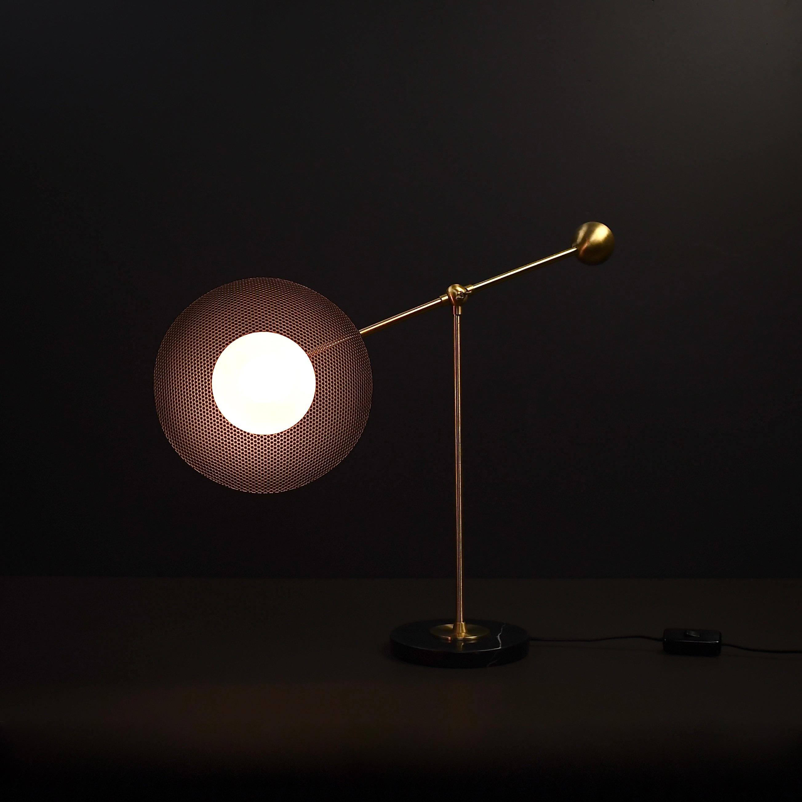 Lampe de bureau ou lampe de lecture Molto en laiton et maille émaillée, avec éclairage à imprimé bleu en vente 1