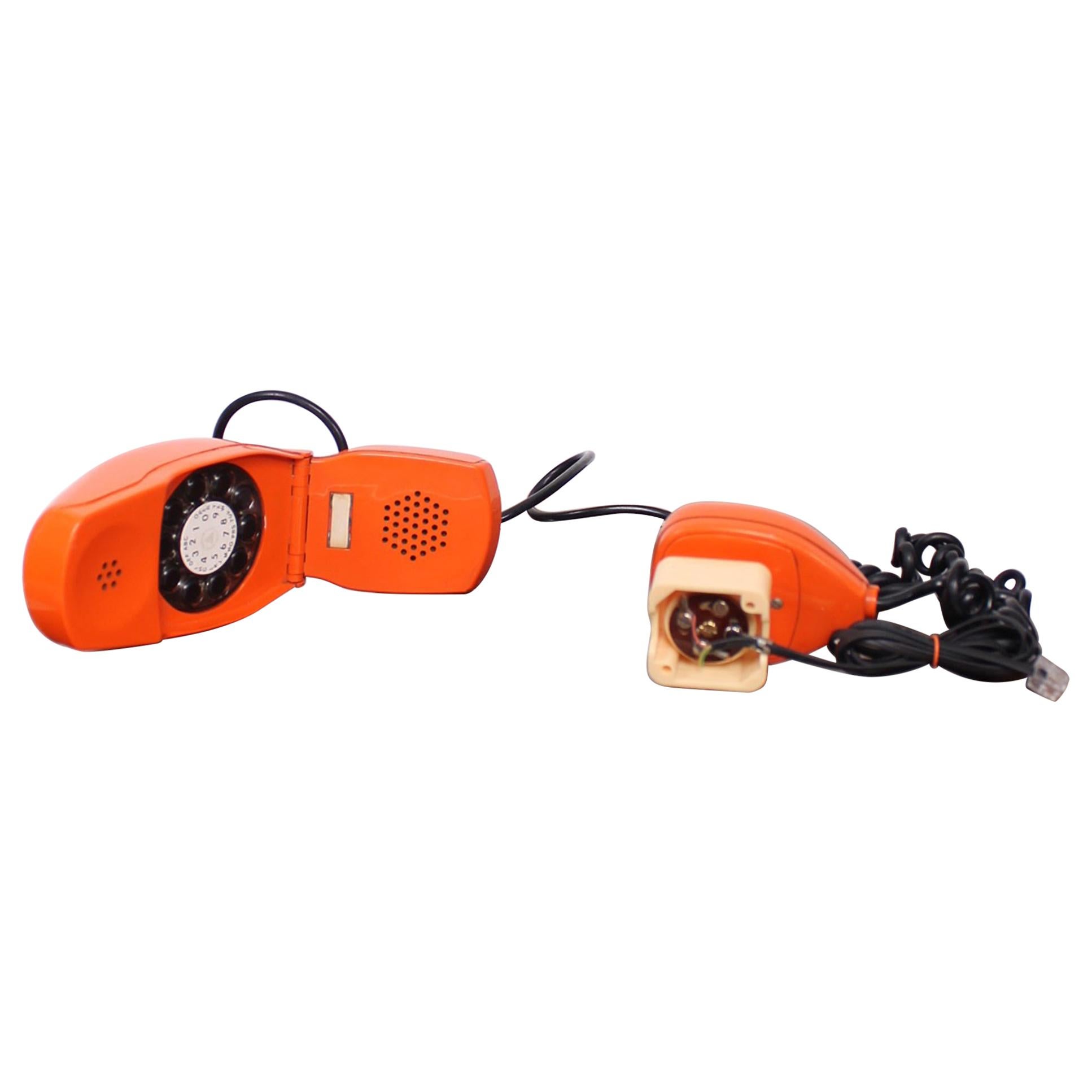 Fun Orange Flip Phone Rotary Dial
MoMA Modern Italian orange Grillo folding rotary telephone launched in 1966 by Marco Zanuso & Richard Sapper. The telephone was manufactured in Italy by Siemens. Vintage Rotary Phone. Revolutionary design for the