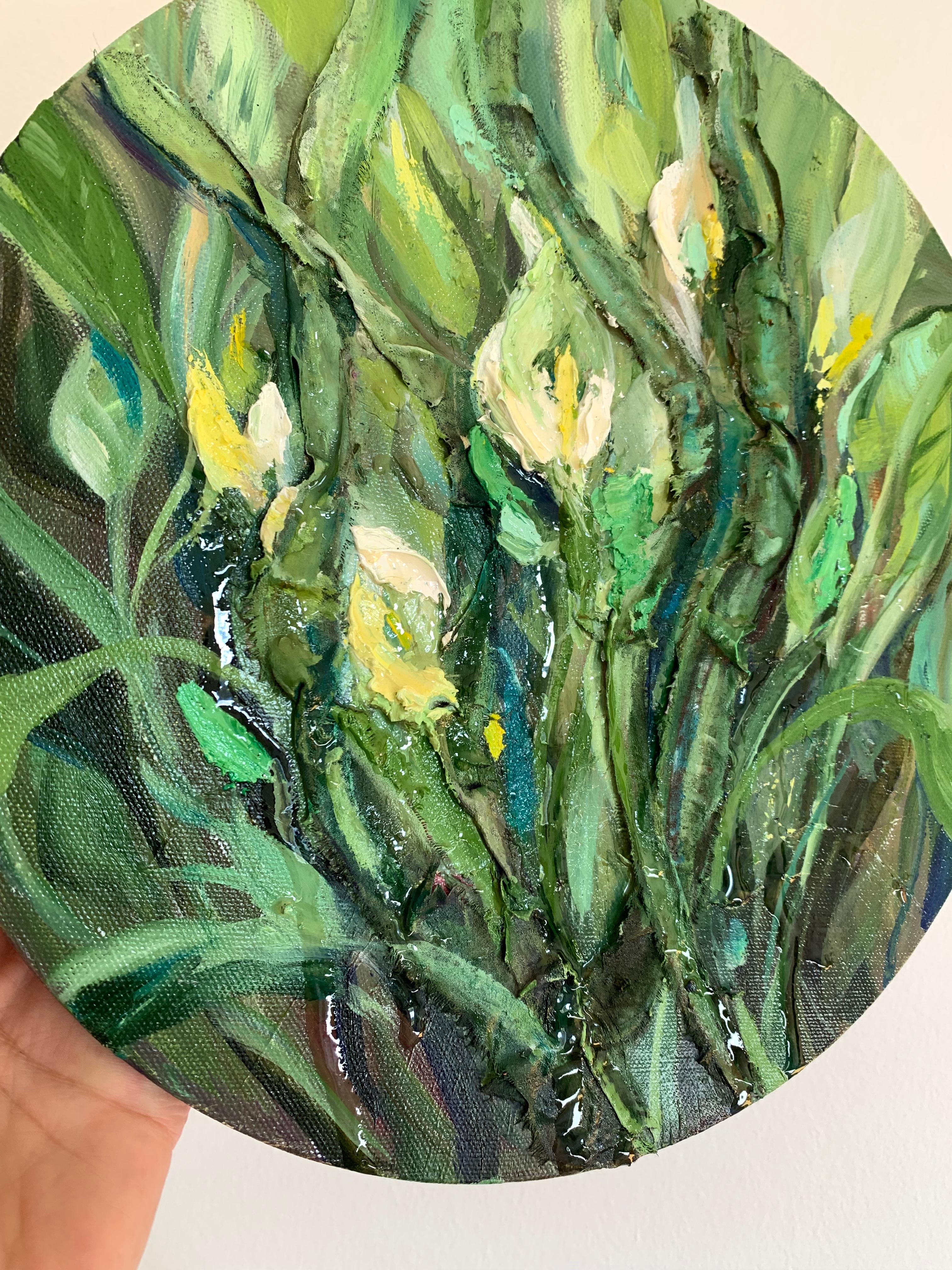 Abstract textured green florals painting on circle canvas. With drops of resin, this gives us a feel for the idea of the painting - the multifaceted nature of a woman... 
 
- Original oil painting
- 30x30 cm (11,8 x 11,8 inch)
- 0.4 inch thick